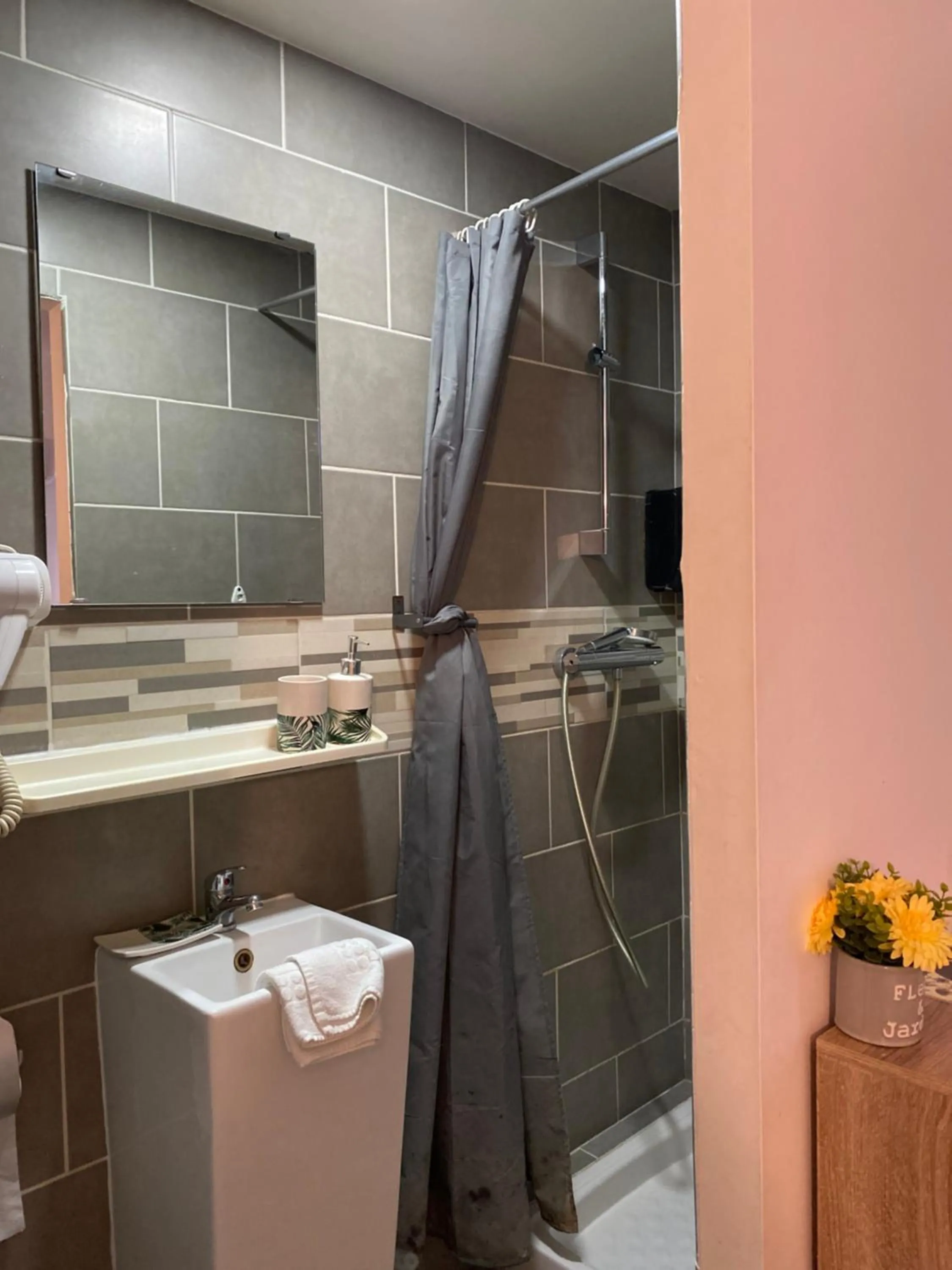 Bathroom in Hôtel des Beaux Arts