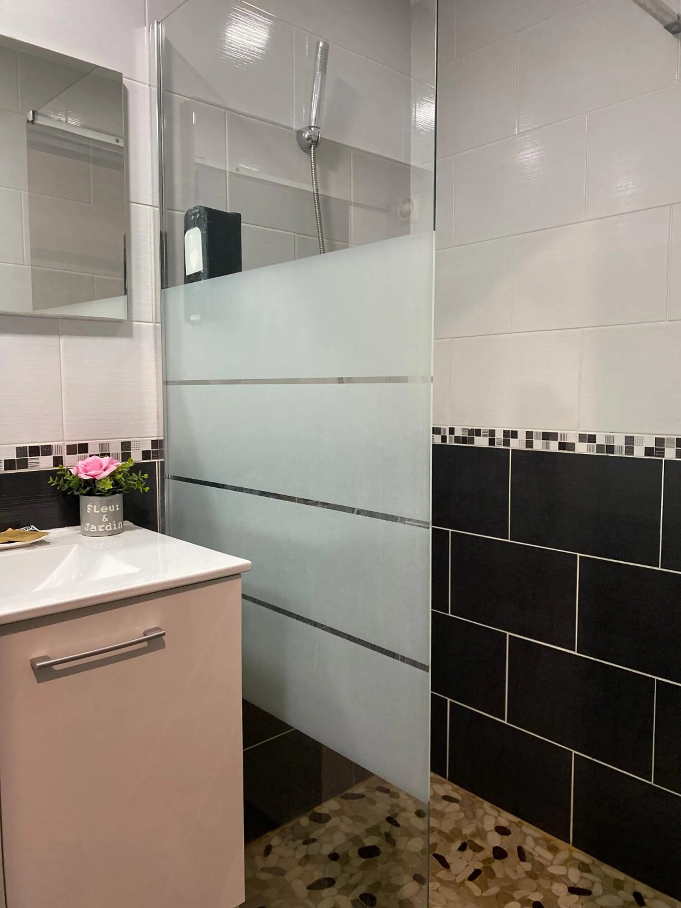 Bathroom in Hôtel des Beaux Arts