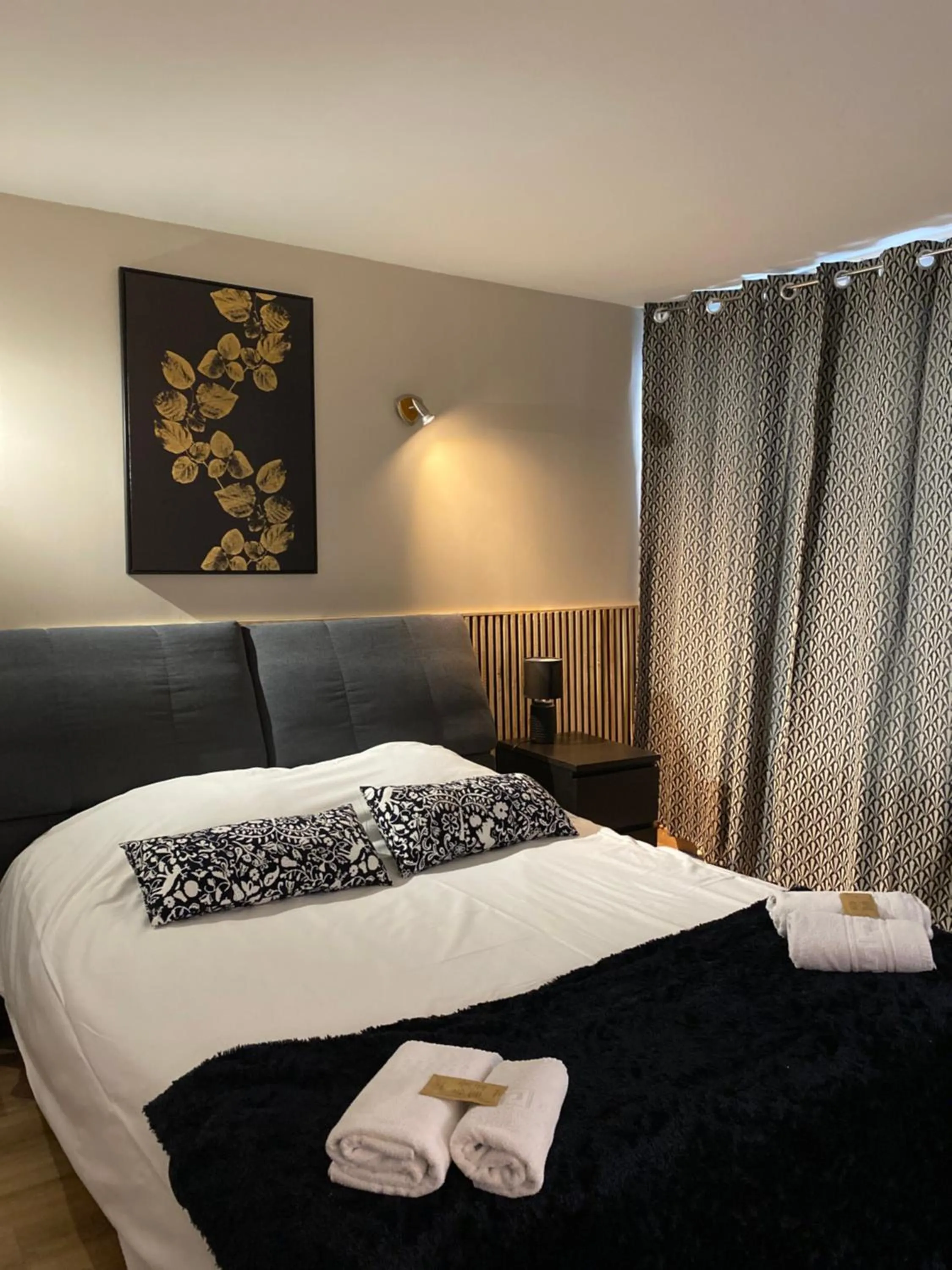 Bed in Hôtel des Beaux Arts