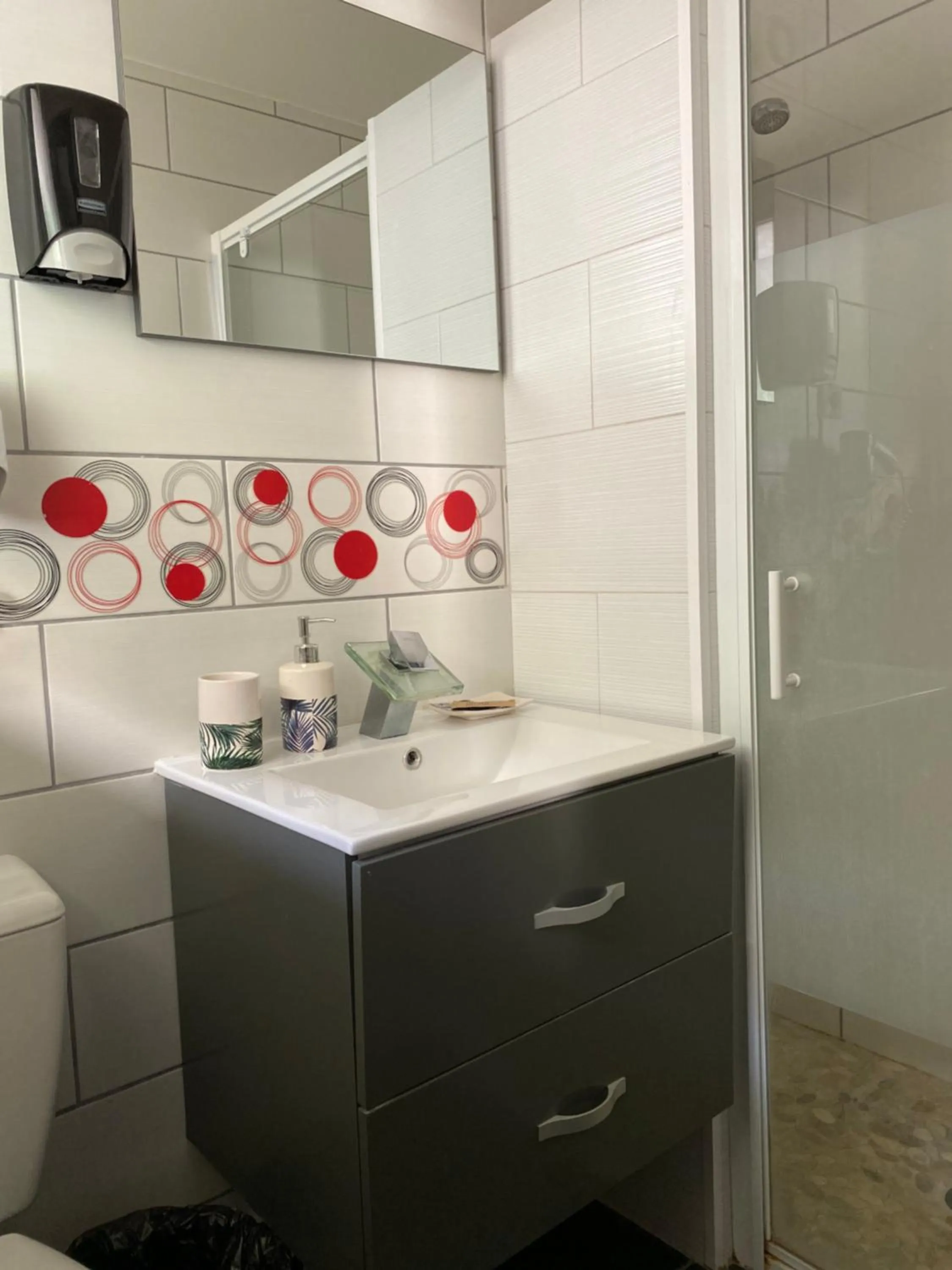 Bathroom in Hôtel des Beaux Arts