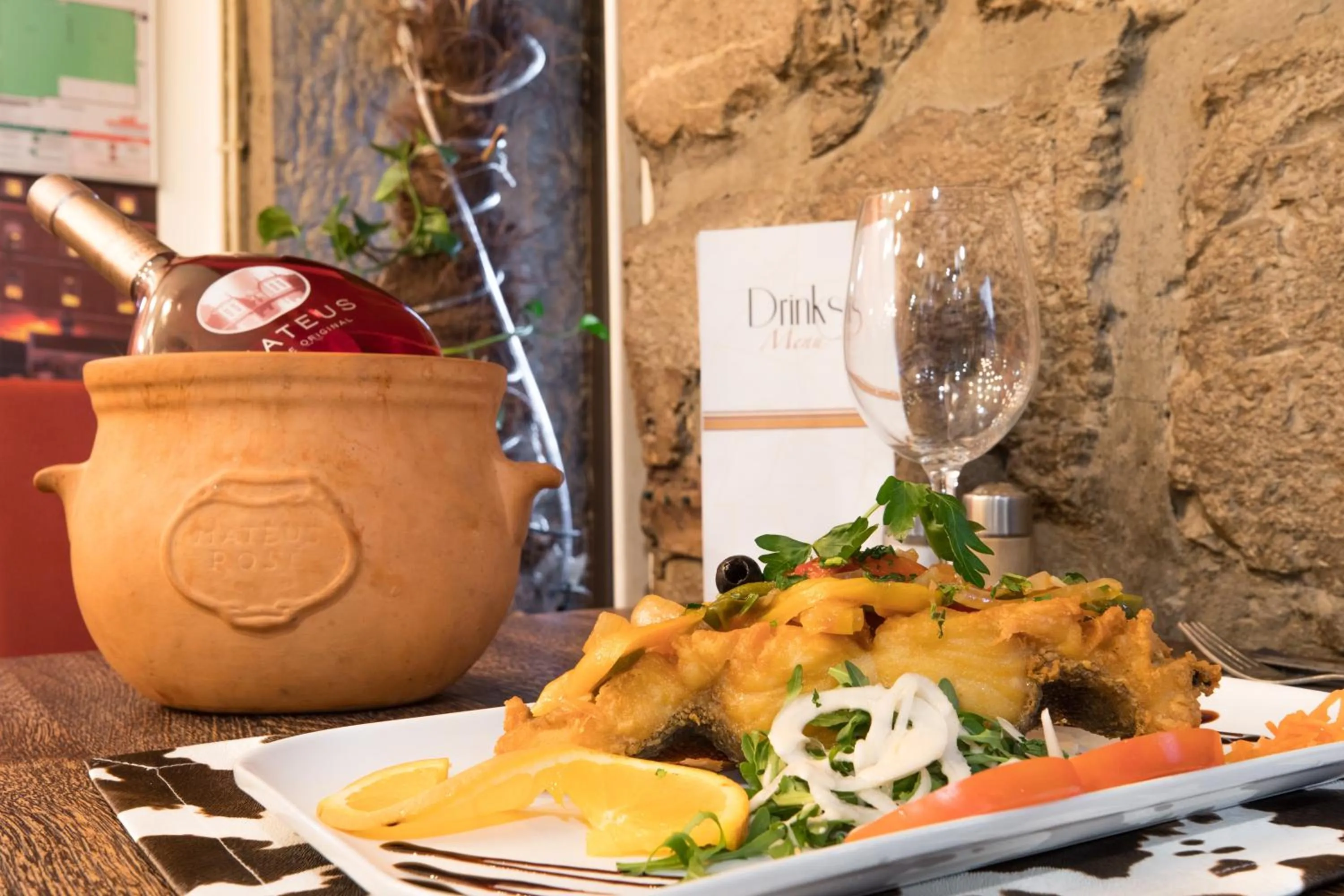 Restaurant/places to eat in Hotel Santal