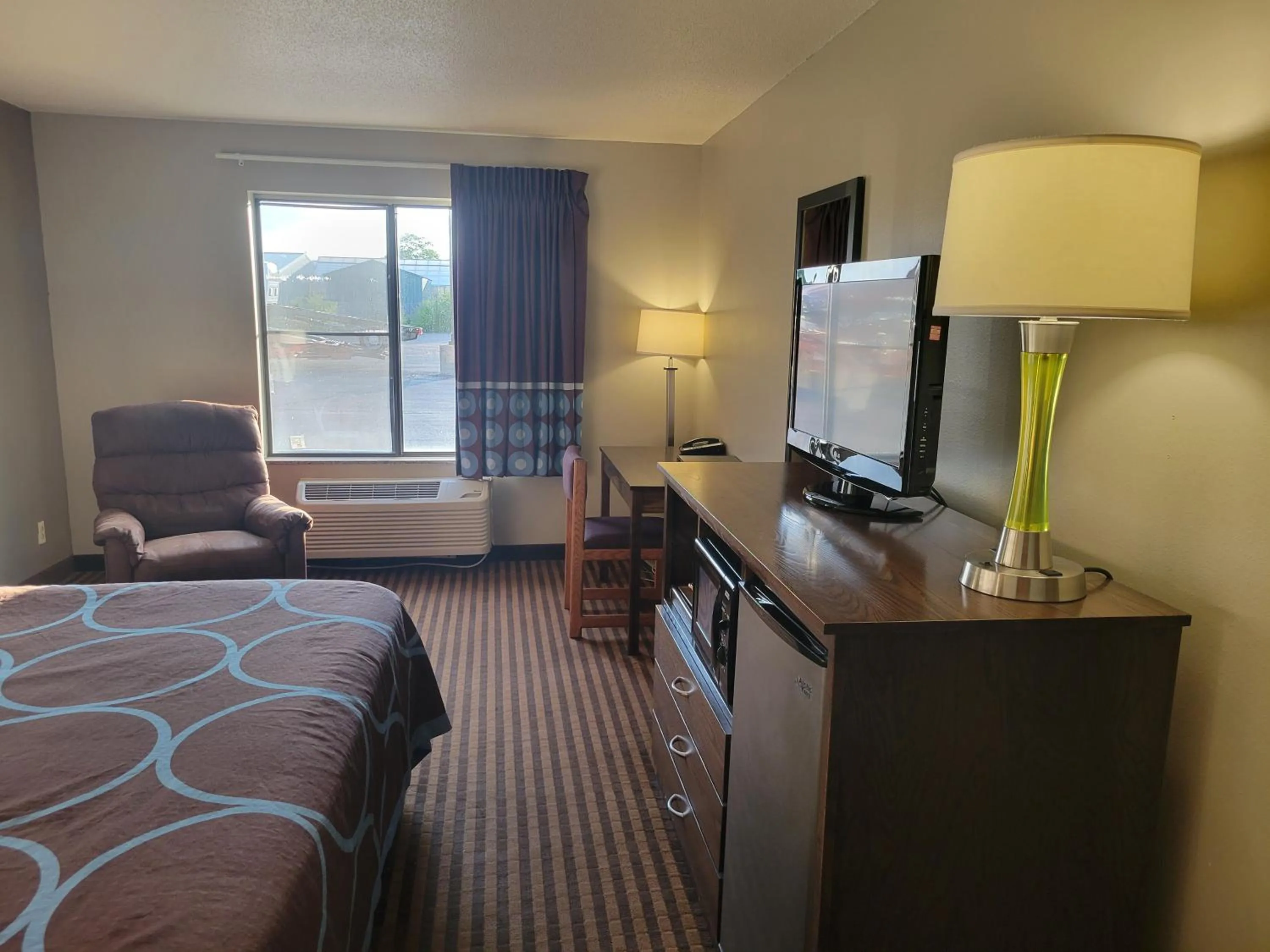 Bed in Super 8 by Wyndham Portage