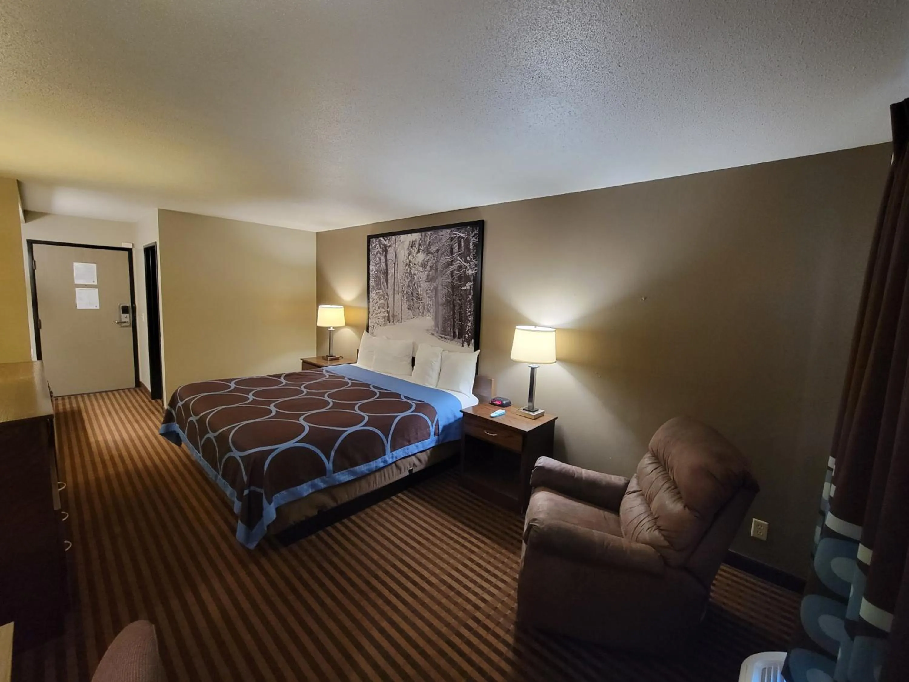 Bedroom, Bed in Super 8 by Wyndham Portage