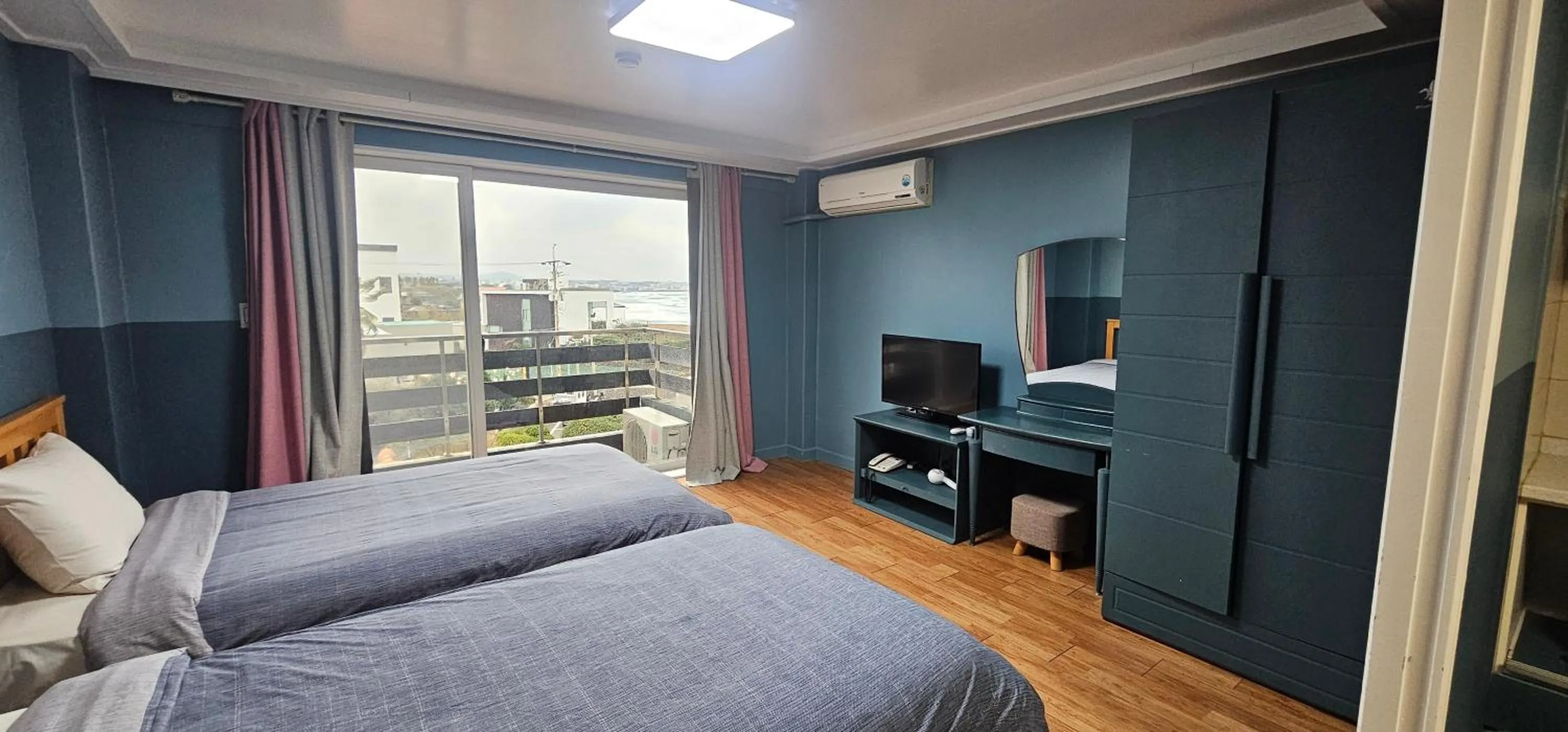 Bed in jeju Tovice Condo Ocean