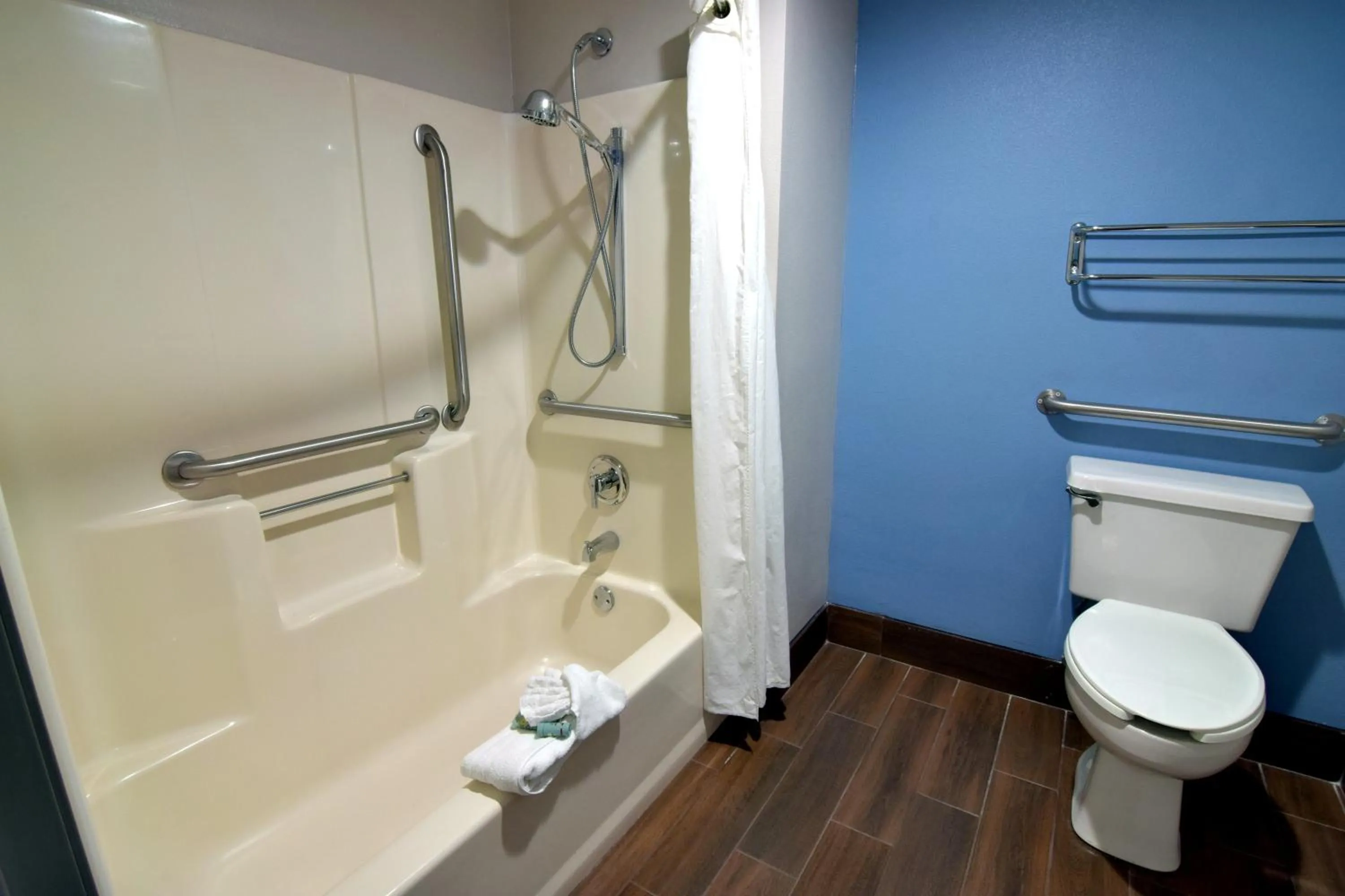 Shower in Best Western Ocala Park Centre