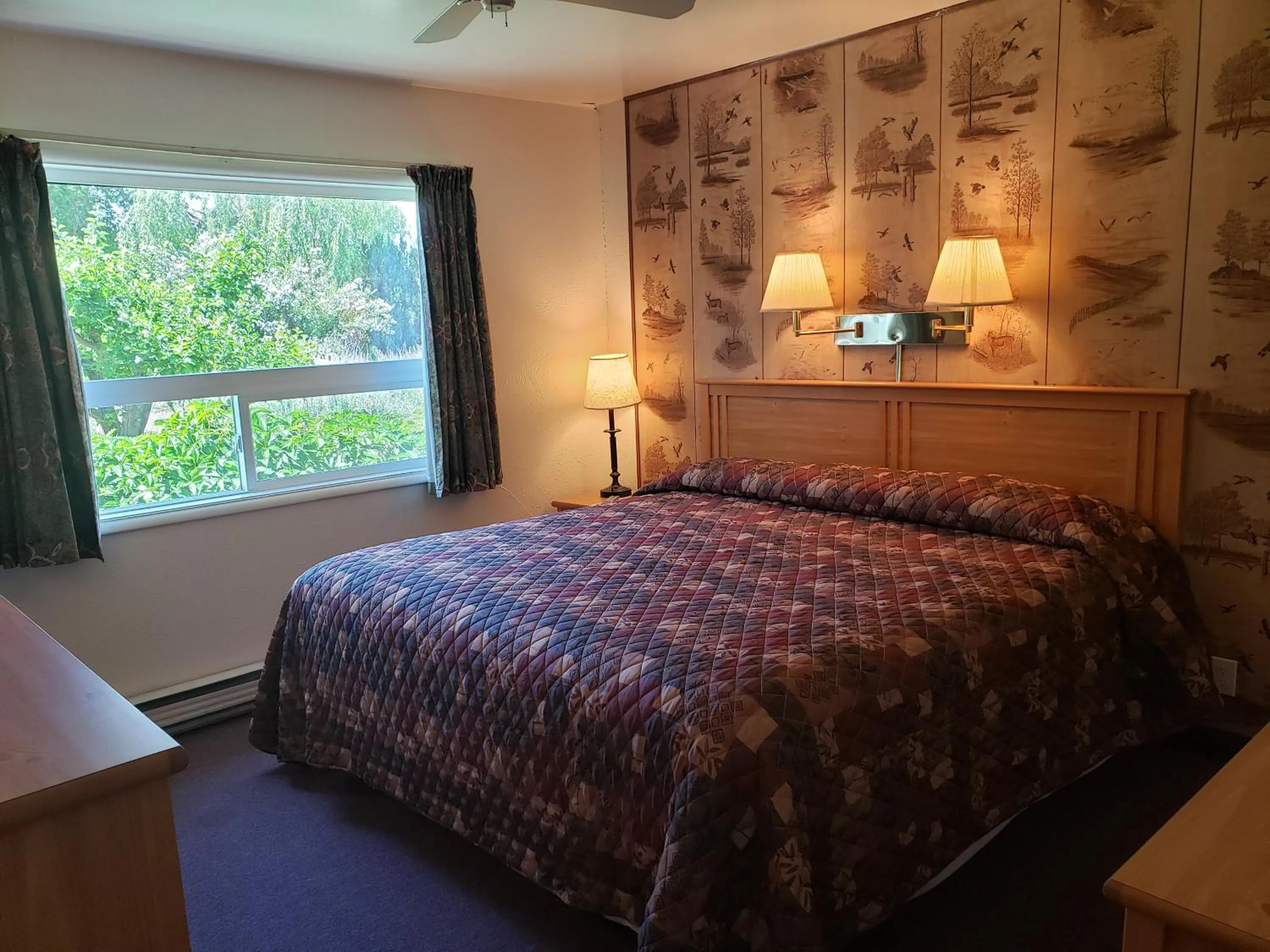 Bed in Bridge Street Inn