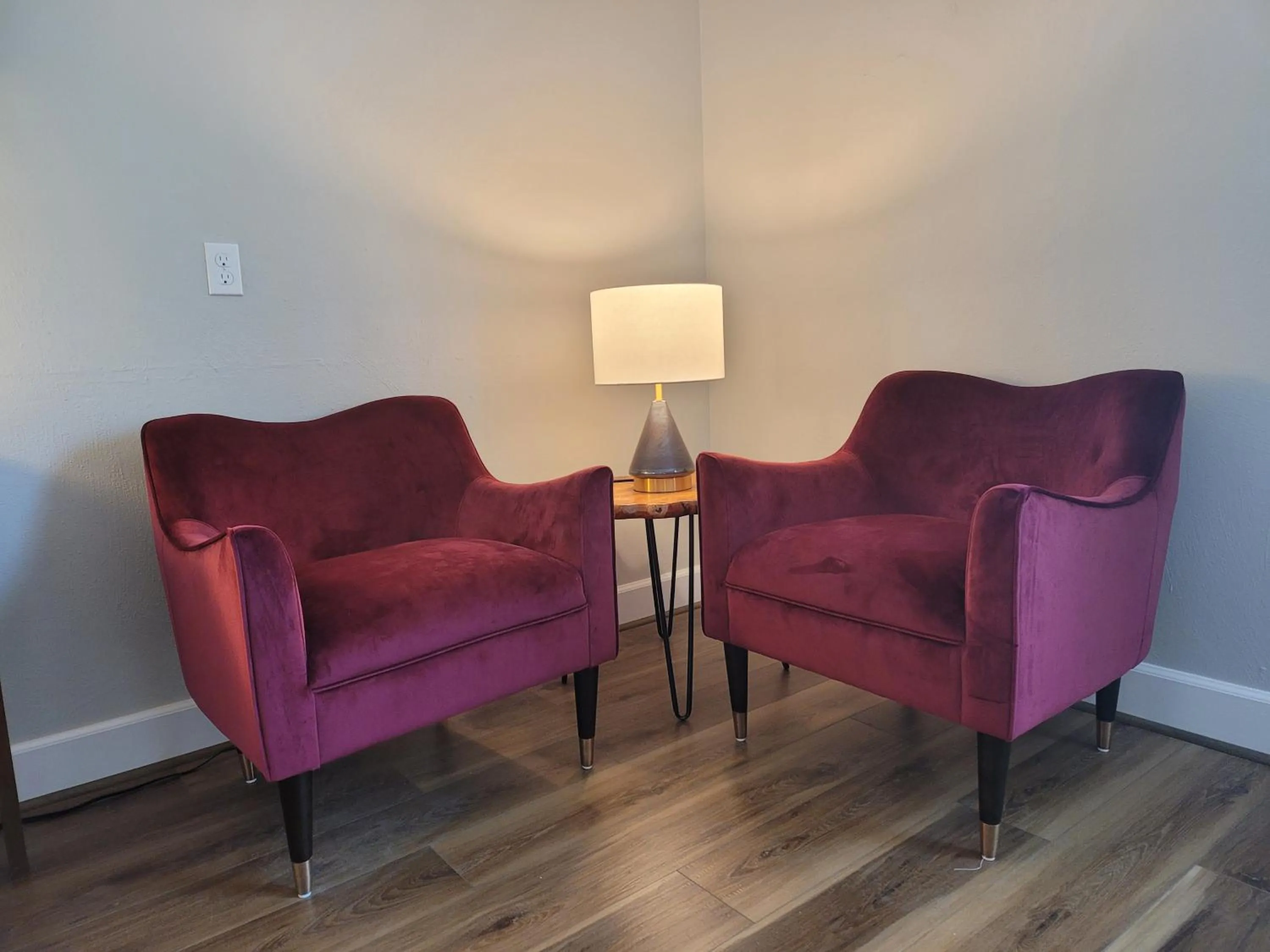 Seating area in Bridge Street Inn