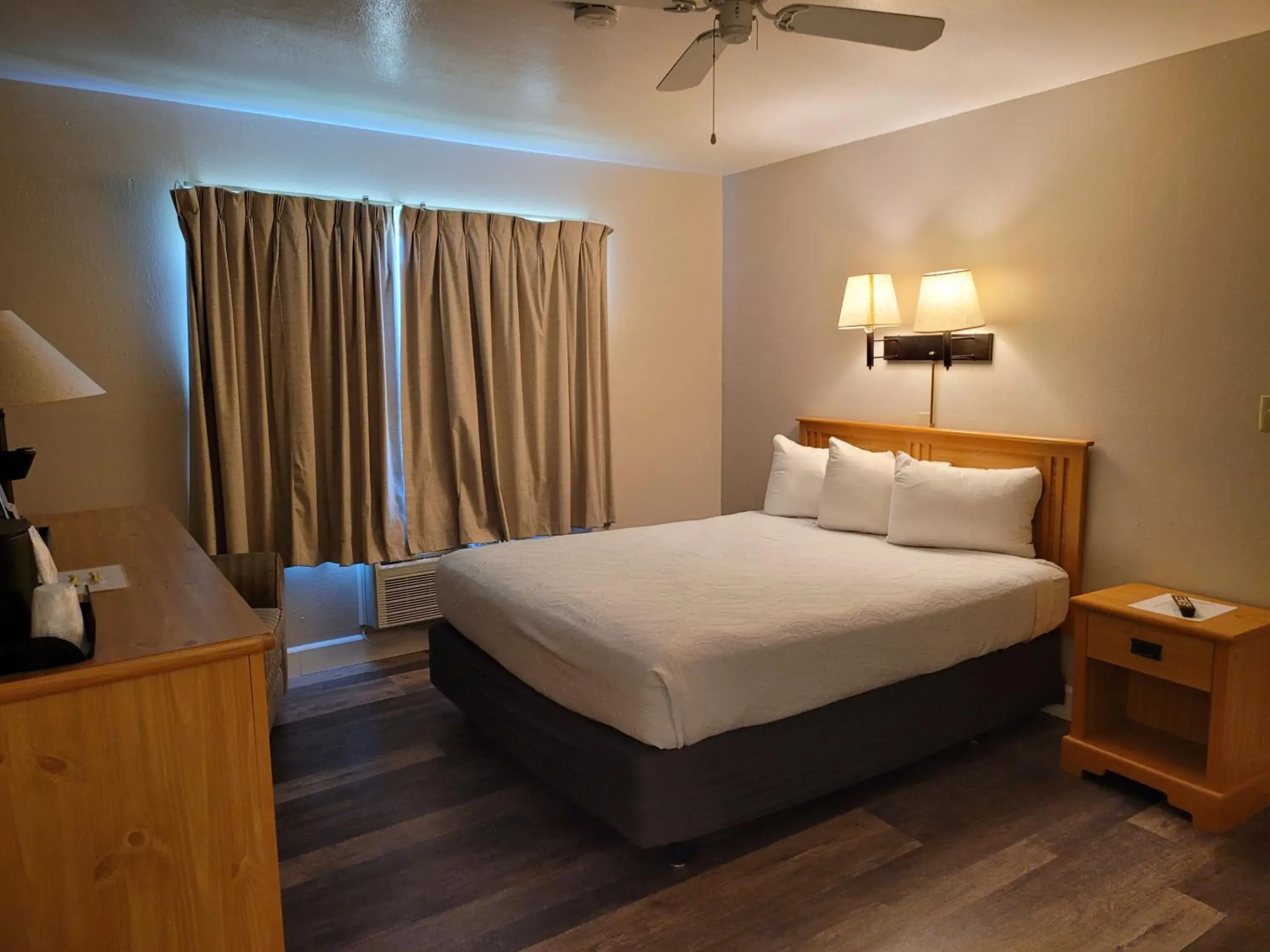 Queen Room in Bridge Street Inn Queen Room in Bridge Street Inn