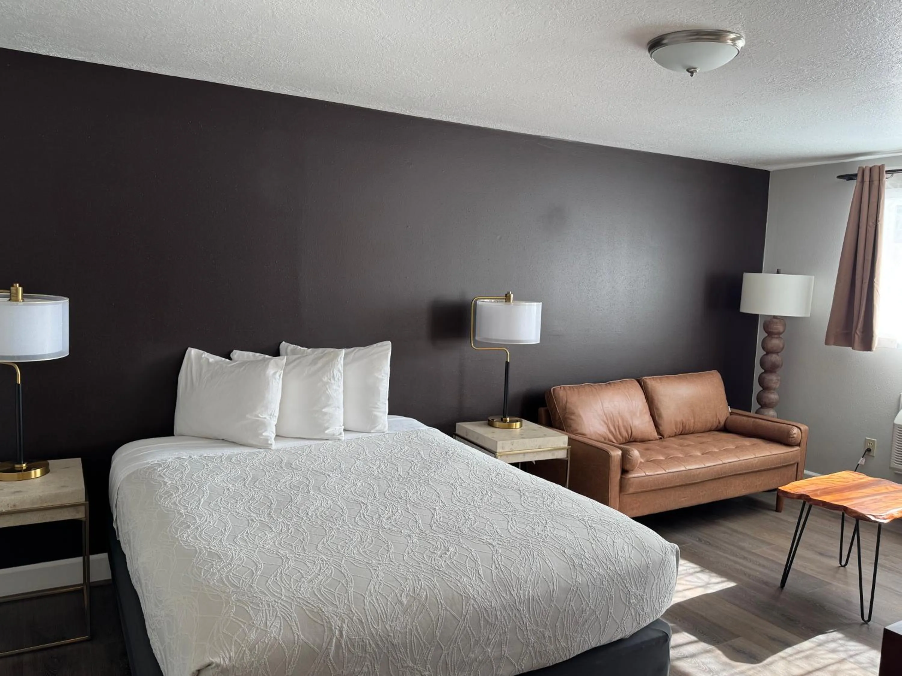 Bed in Bridge Street Inn