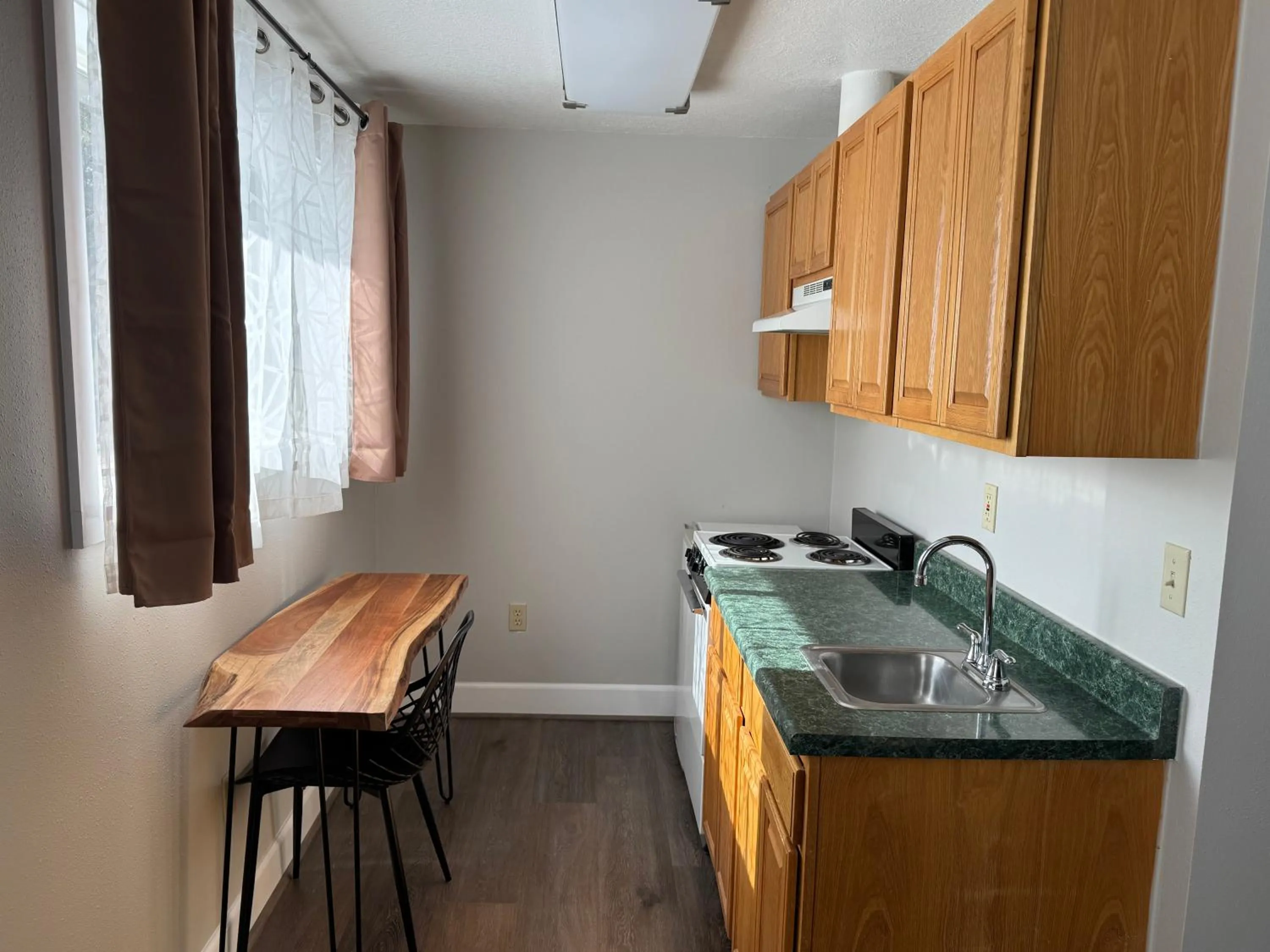 Kitchen or kitchenette in Bridge Street Inn