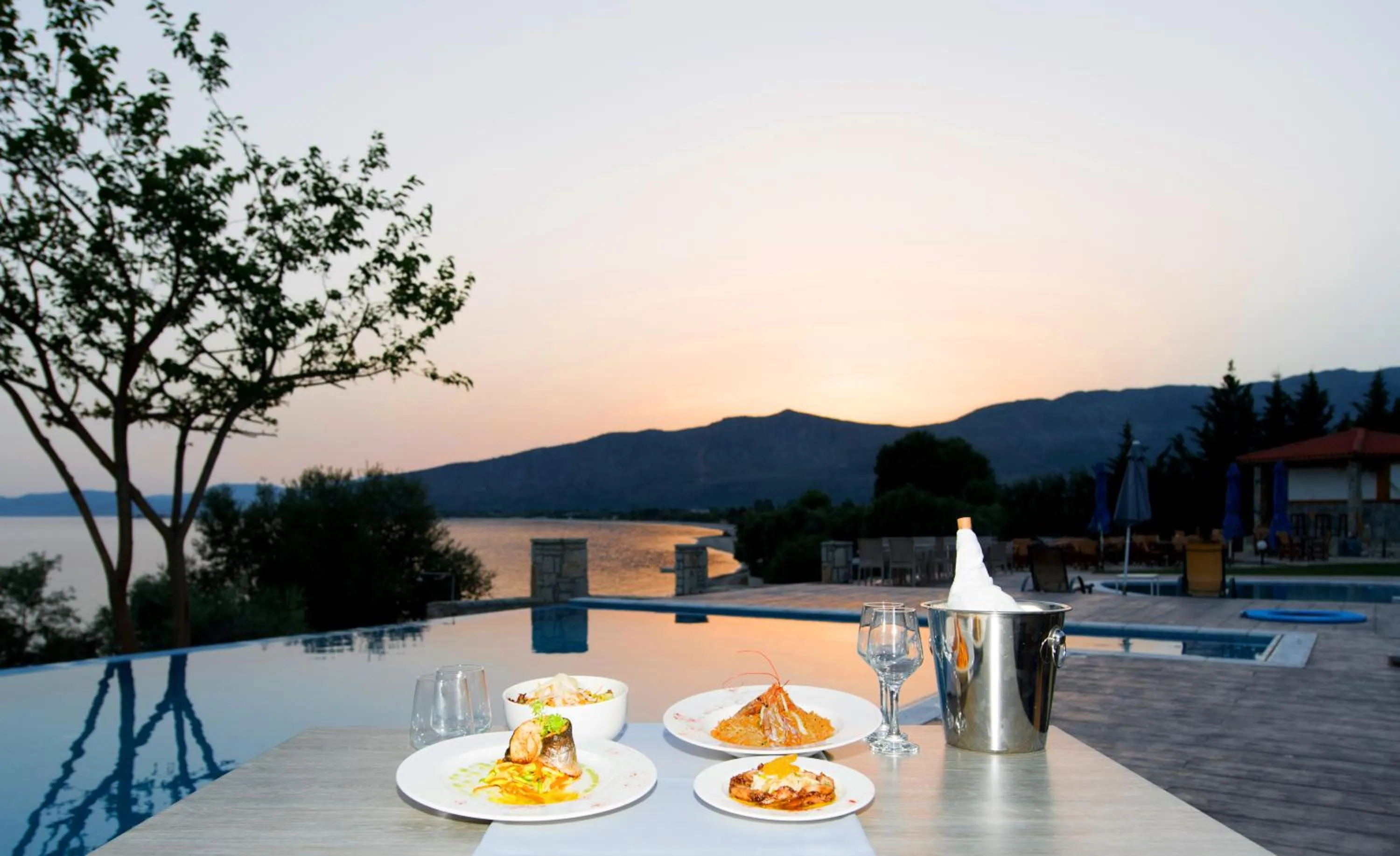 Restaurant/places to eat in Thesmos Village