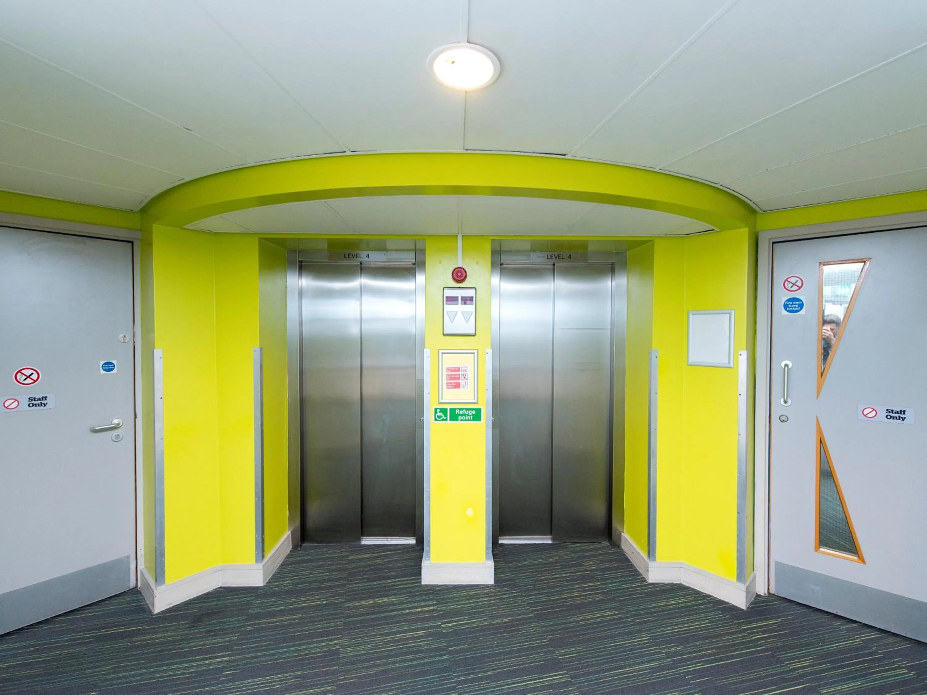 elevator in YHA London Thameside