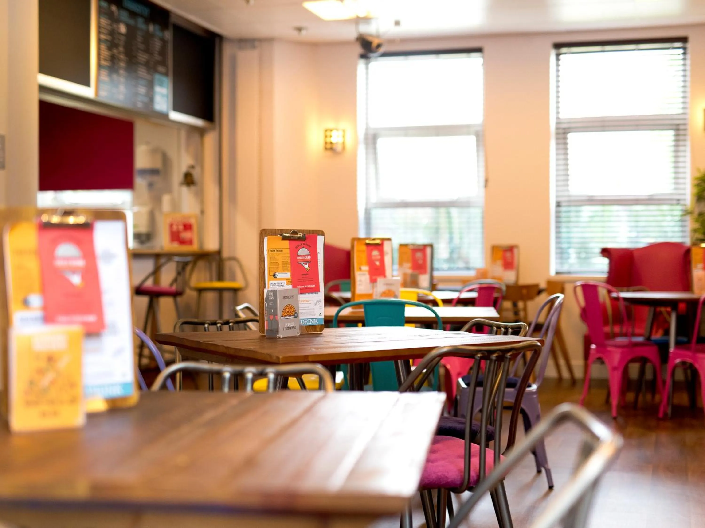 Restaurant/places to eat in YHA London Thameside