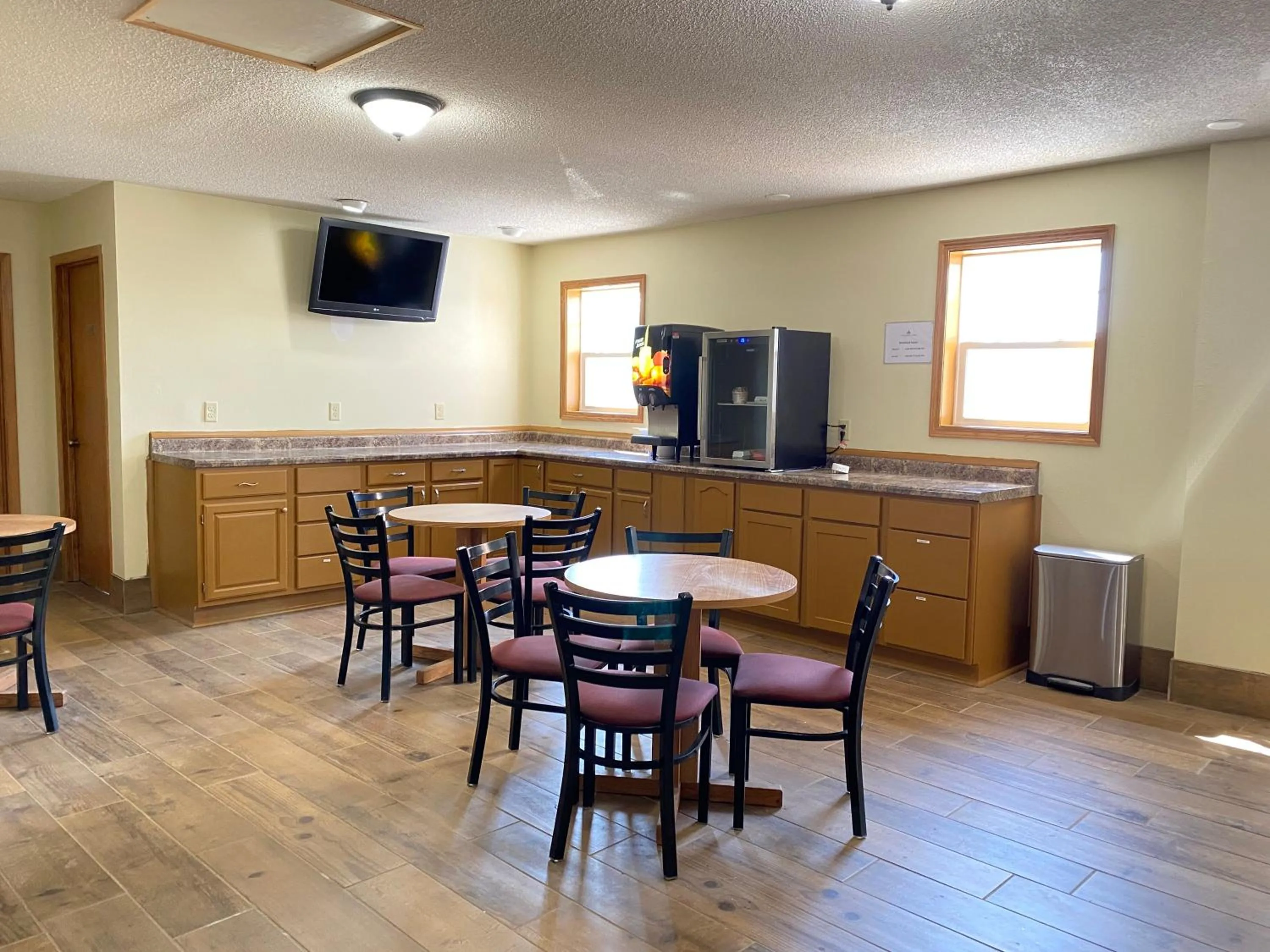 Coffee/tea facilities in Campus Inn Baraboo