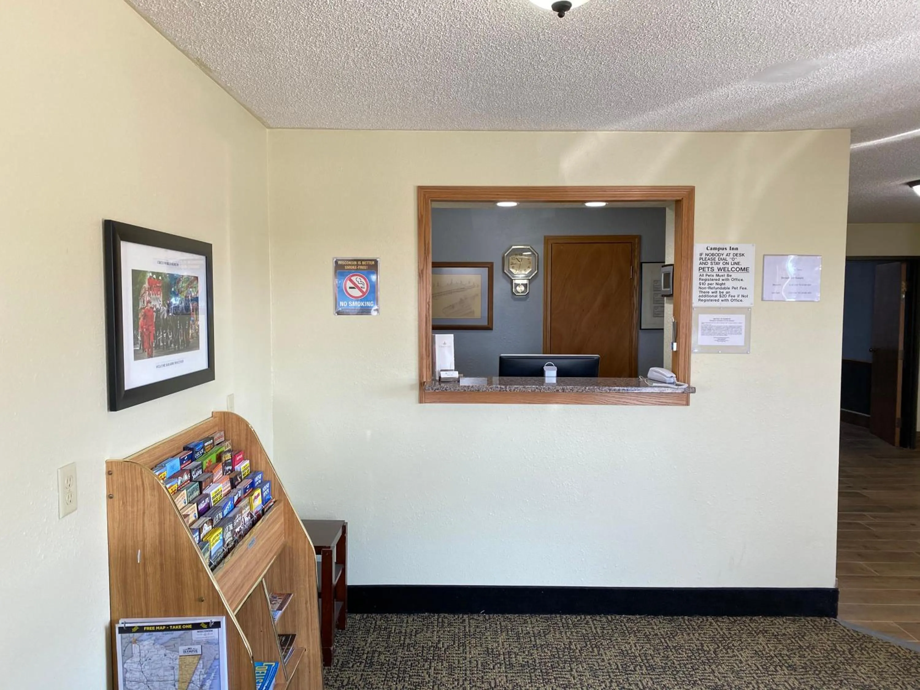 Lobby or reception in Campus Inn Baraboo