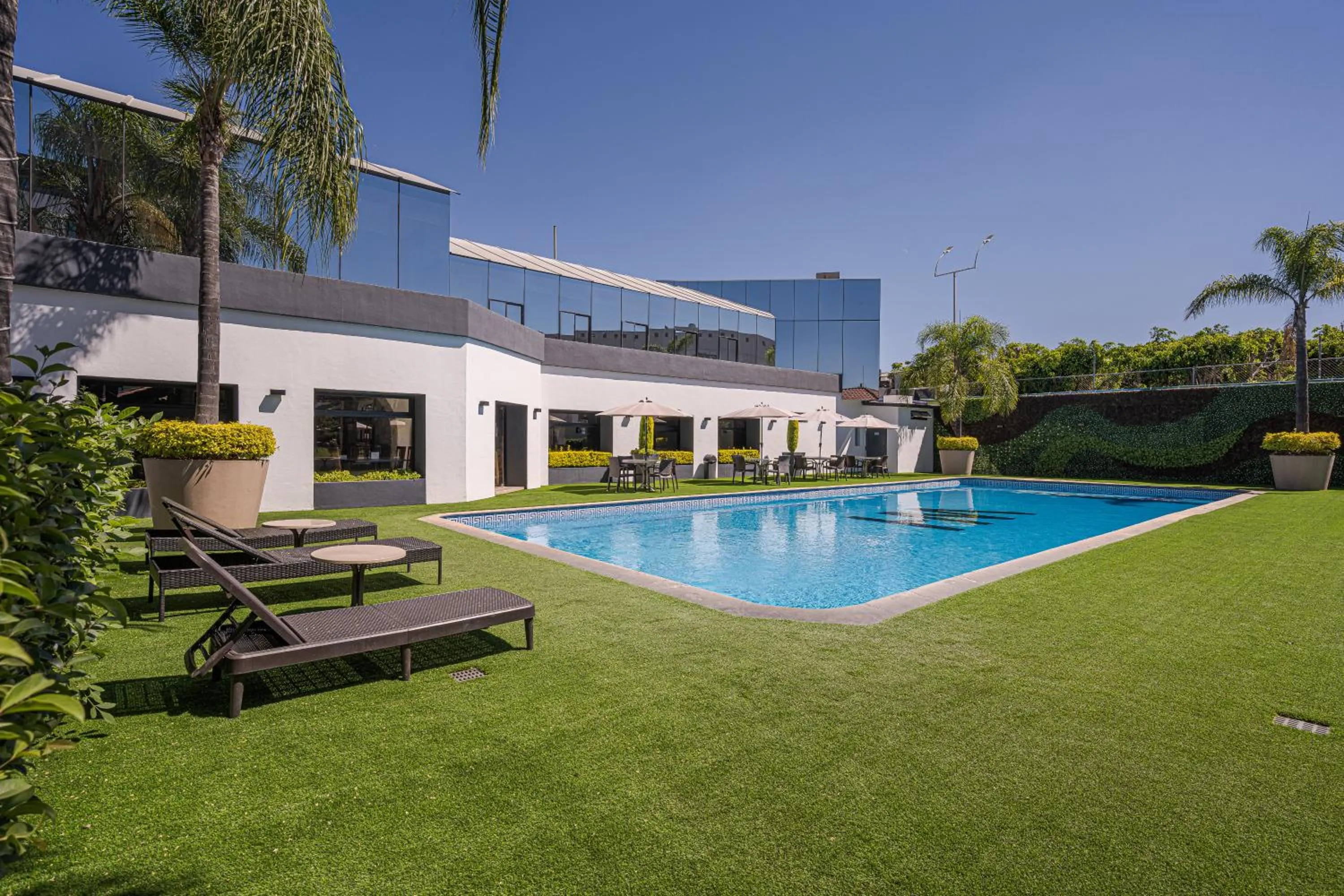 Swimming pool in Hotel Malibu