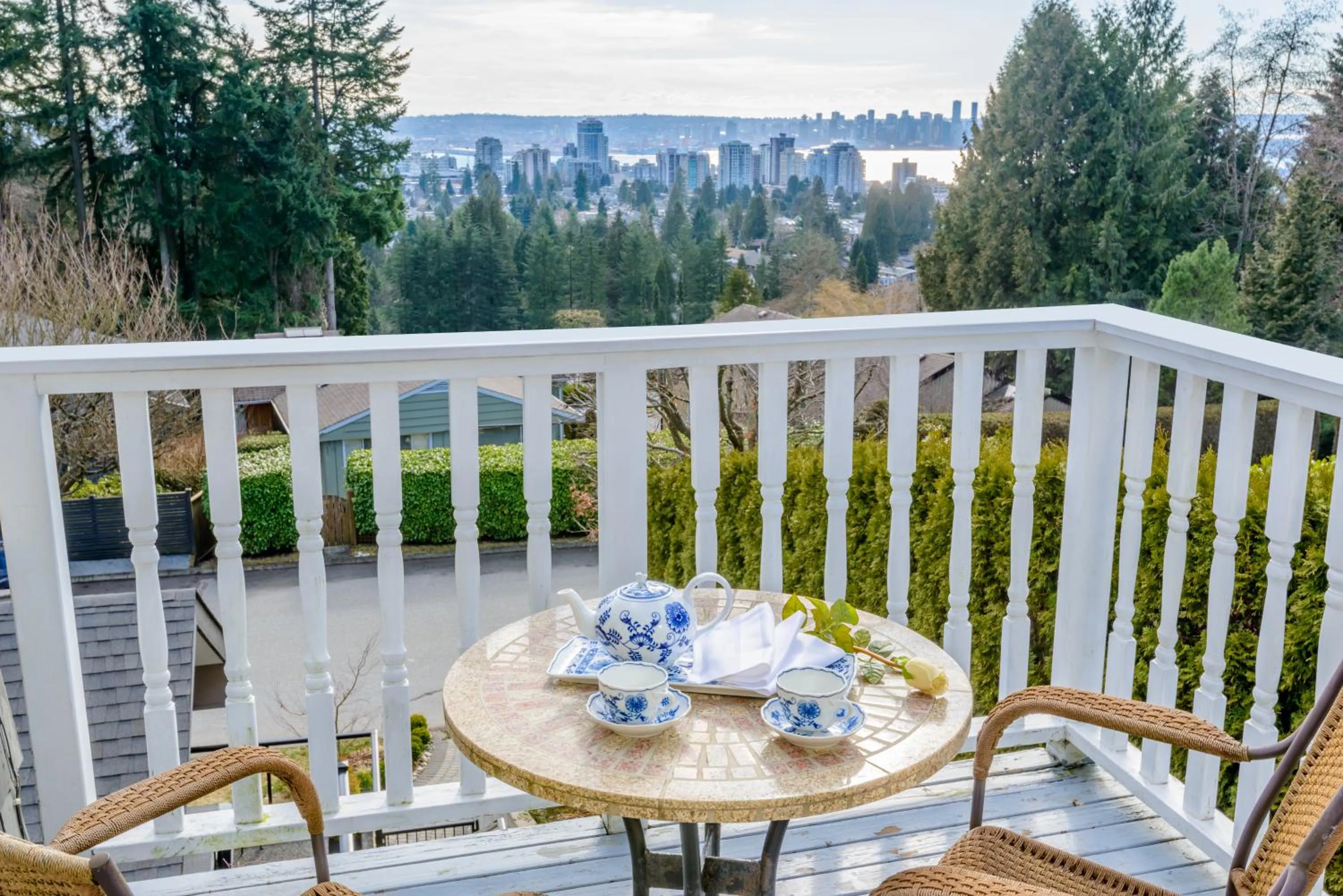 Balcony/Terrace in Crystal's View Bed & Breakfast
