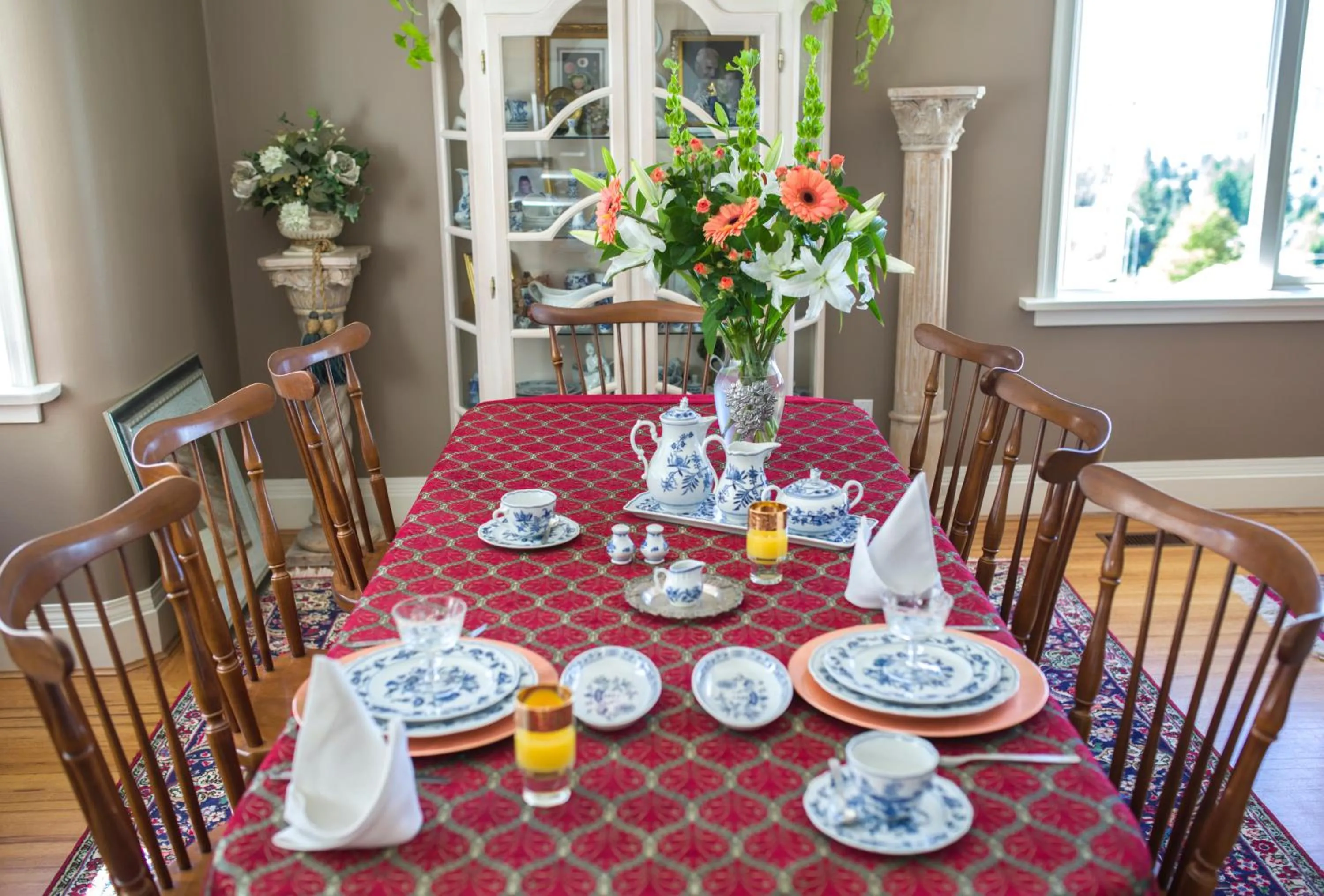 Dining area in Crystal's View Bed & Breakfast