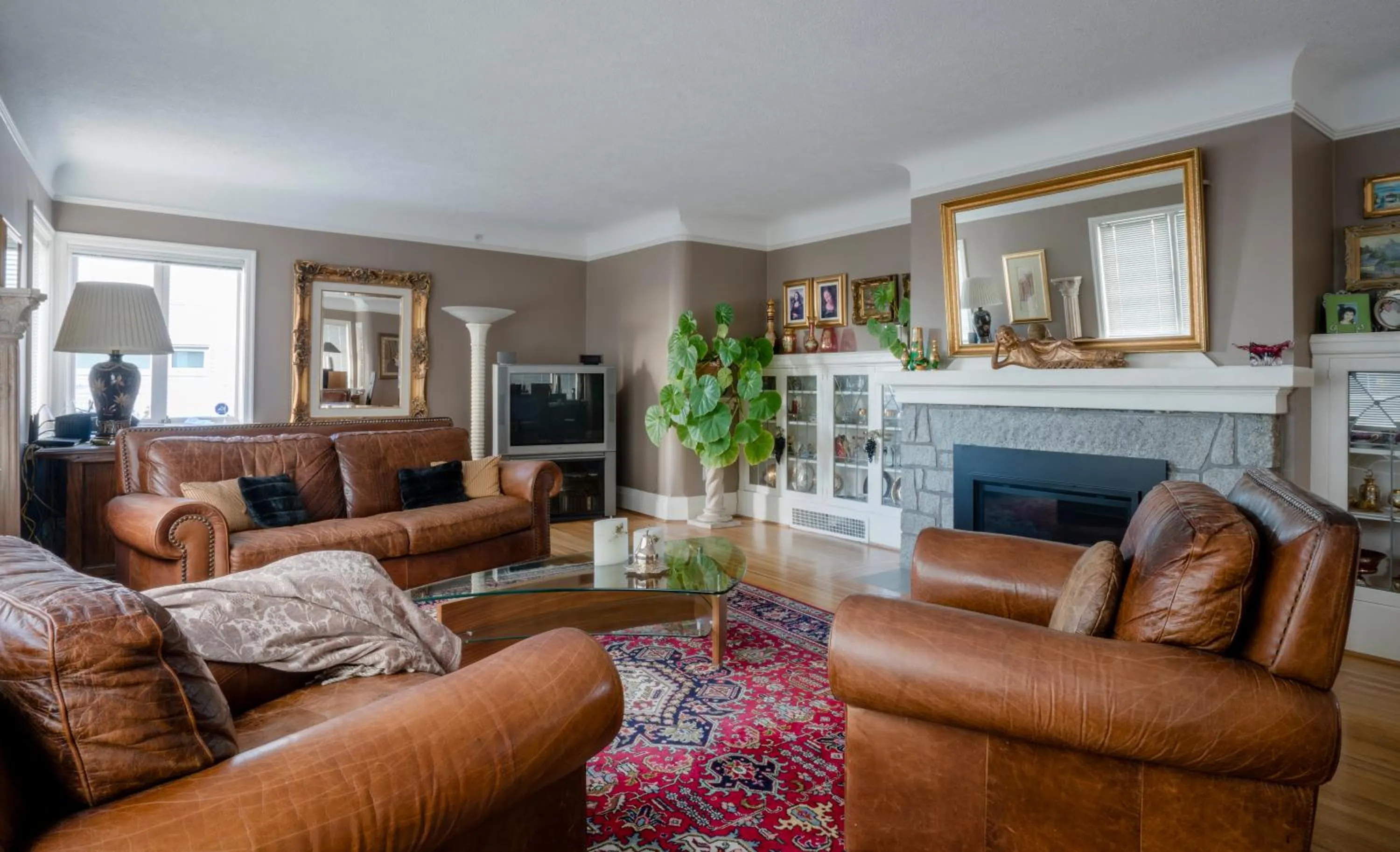 Living room in Crystal's View Bed & Breakfast