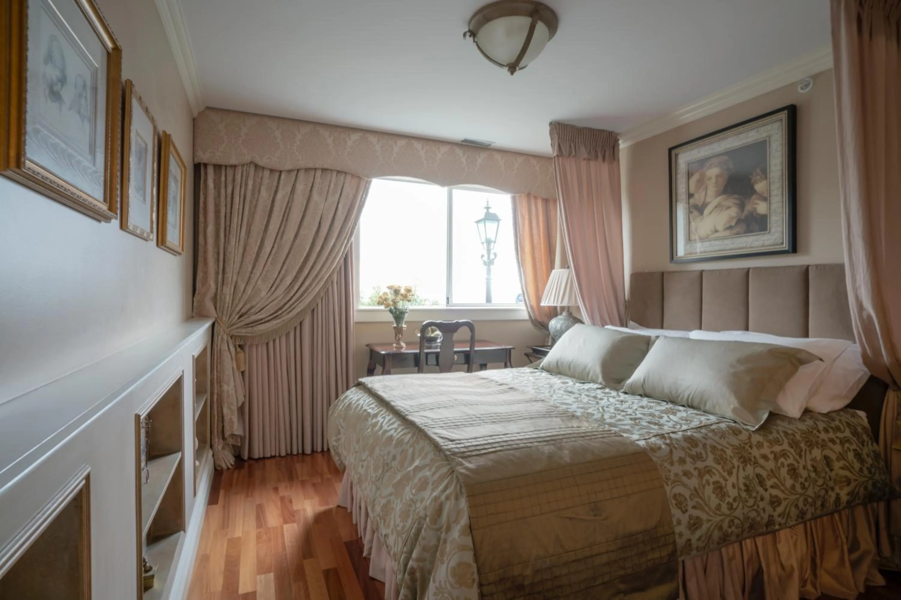 TV and multimedia, Bed in Crystal's View Bed & Breakfast