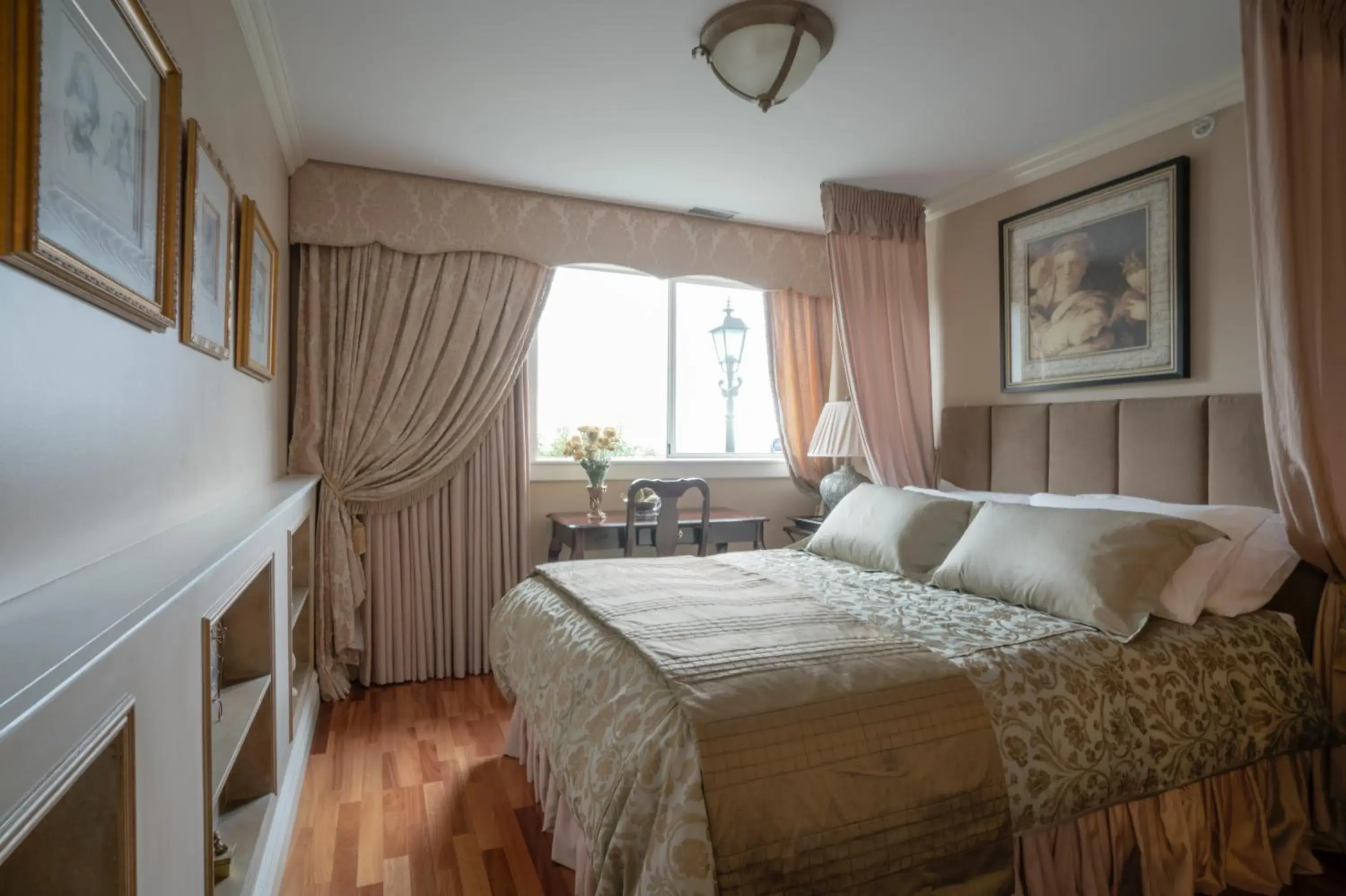 Luxury Queen Suite with Ocean View in Crystal's View Bed & Breakfast Luxury Queen Suite with Ocean View in Crystal's View Bed & Breakfast