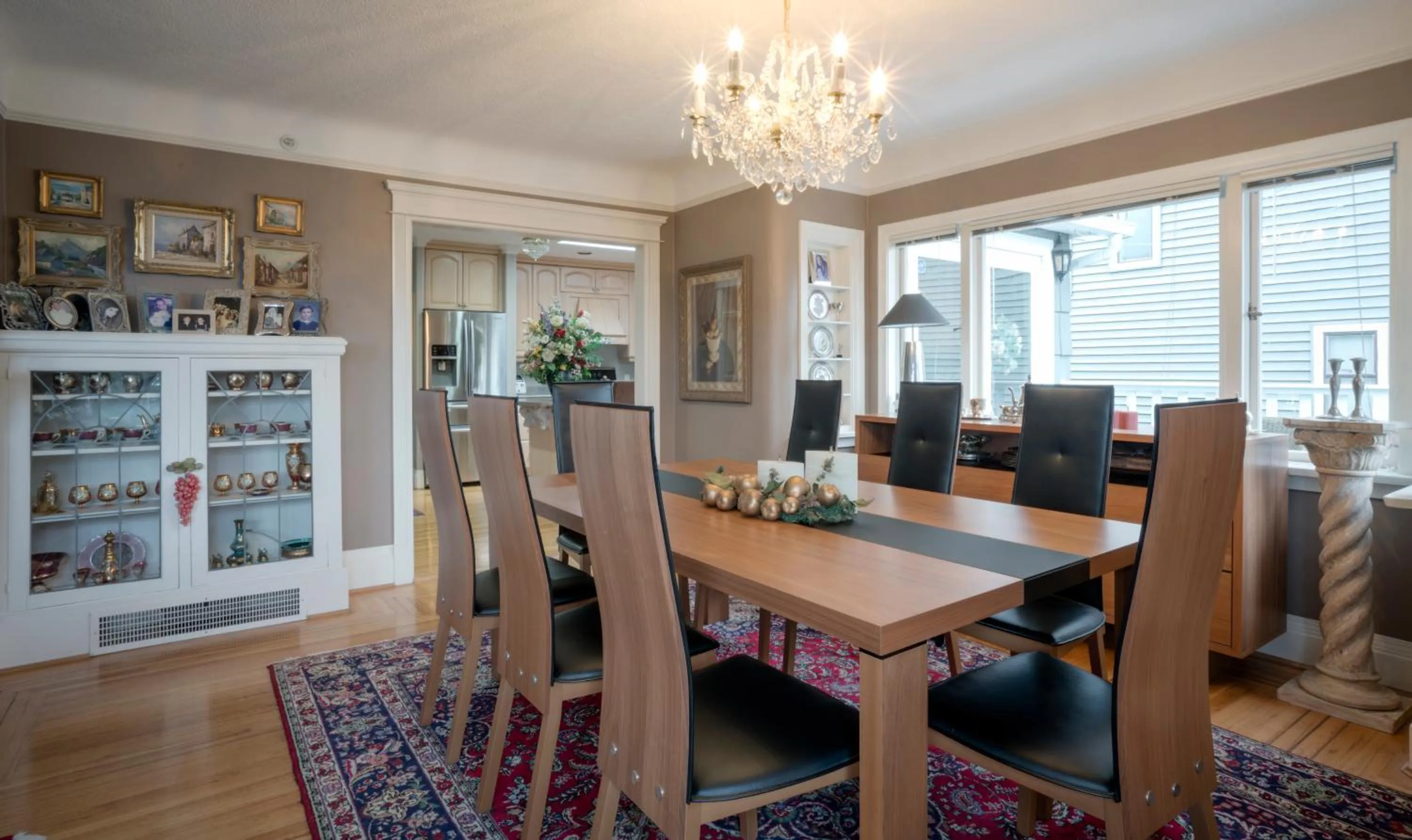 Dining area in Crystal's View Bed & Breakfast