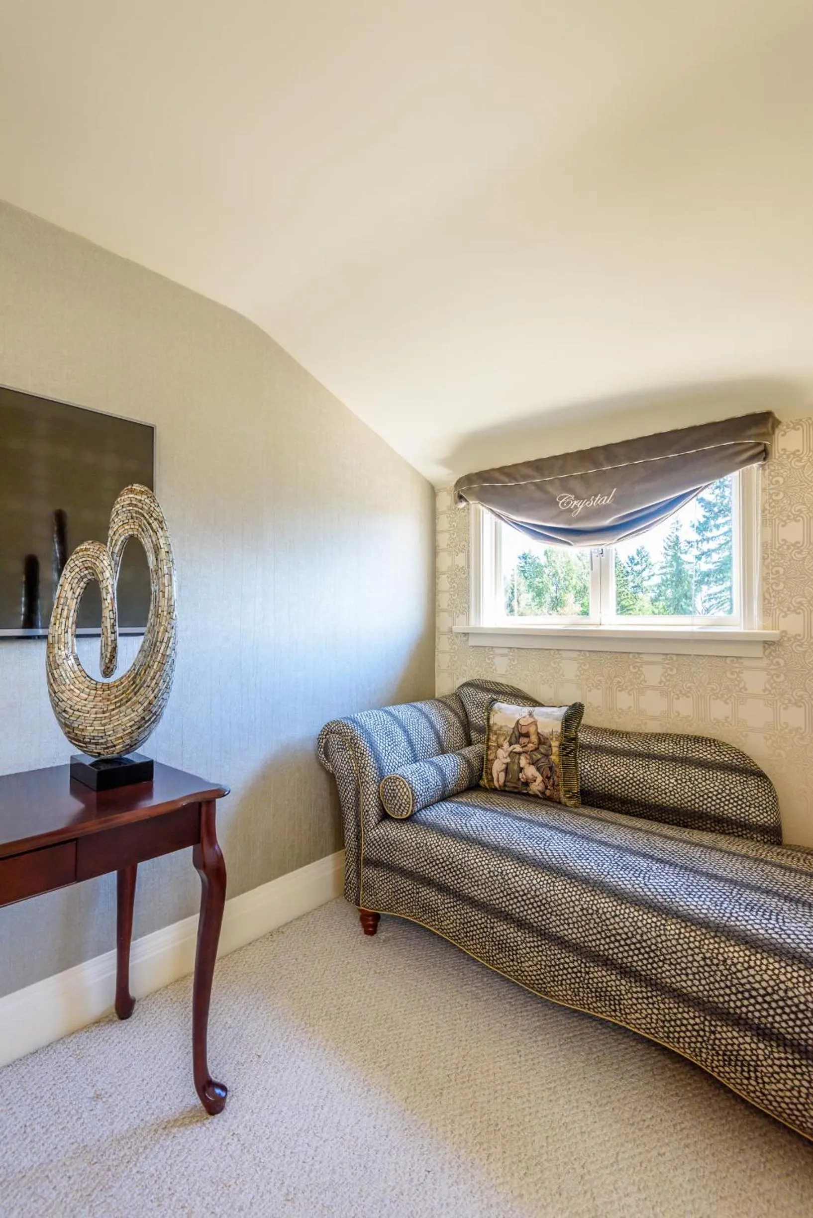 Seating area in Crystal's View Bed & Breakfast