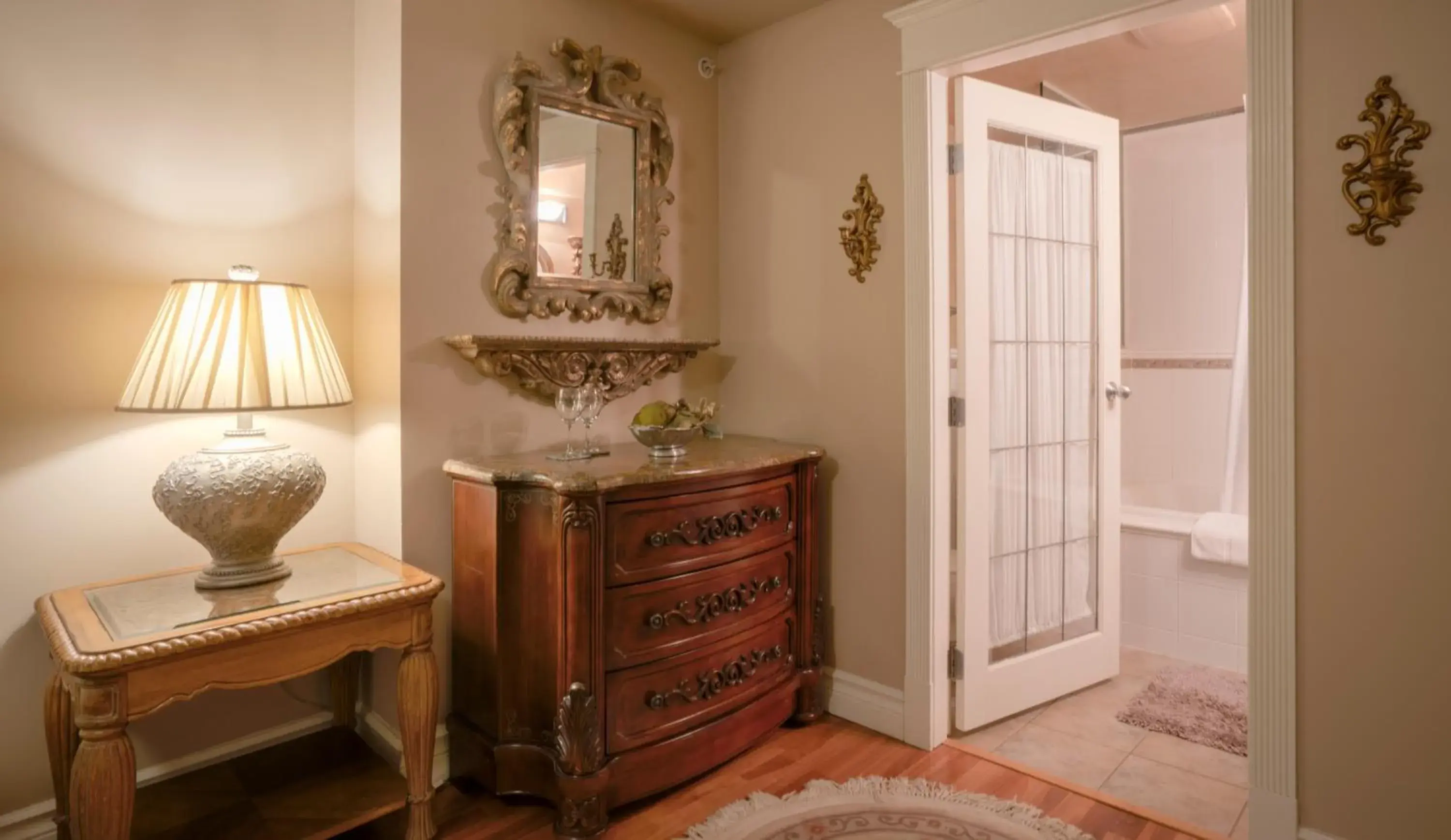 Luxury Queen Suite with Ocean View in Crystal's View Bed & Breakfast Luxury Queen Suite with Ocean View in Crystal's View Bed & Breakfast