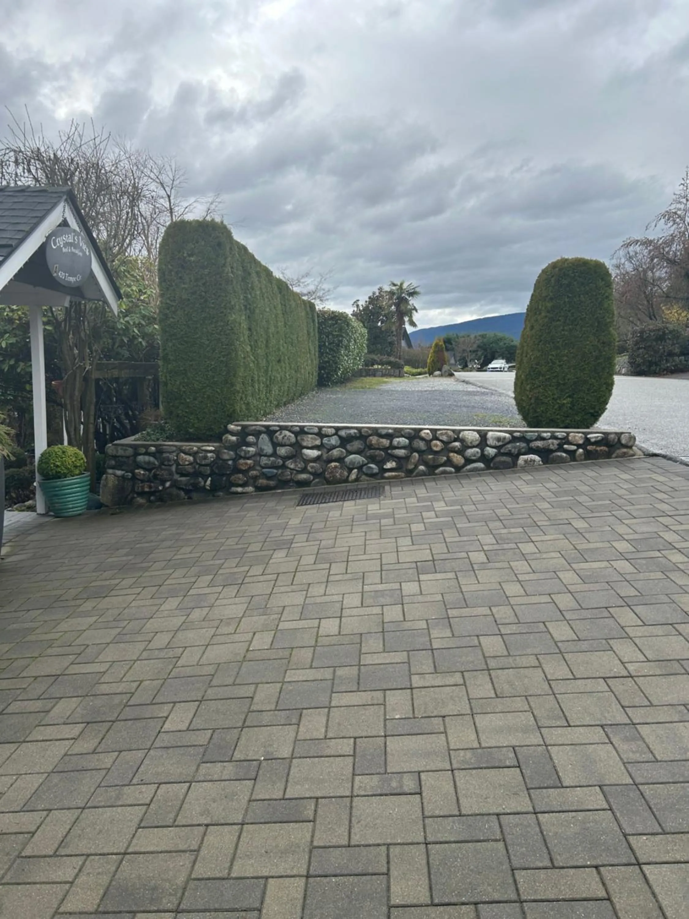 Parking in Crystal's View Bed & Breakfast