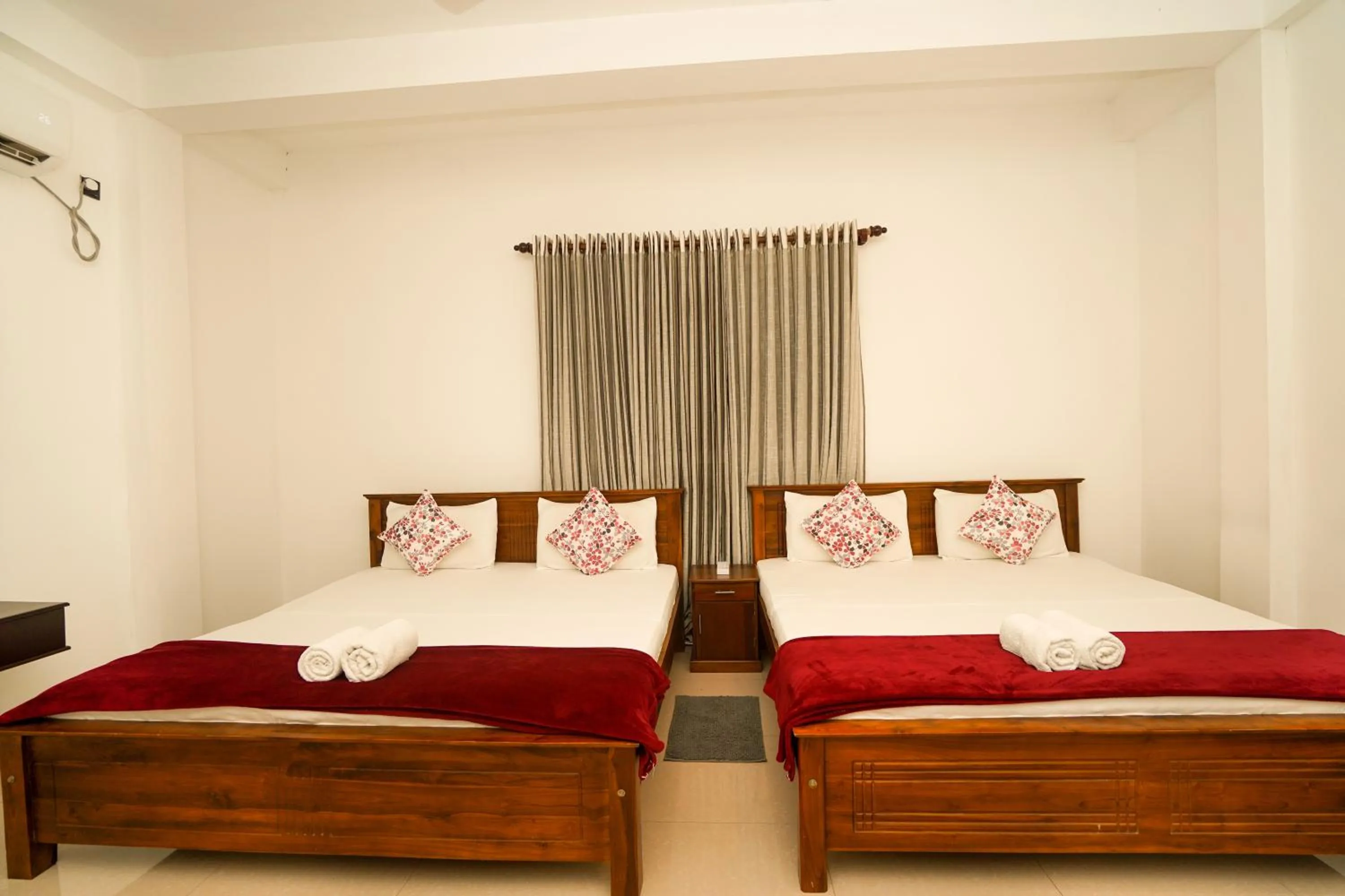 Bed in Airport 4 Season Transit Hotel