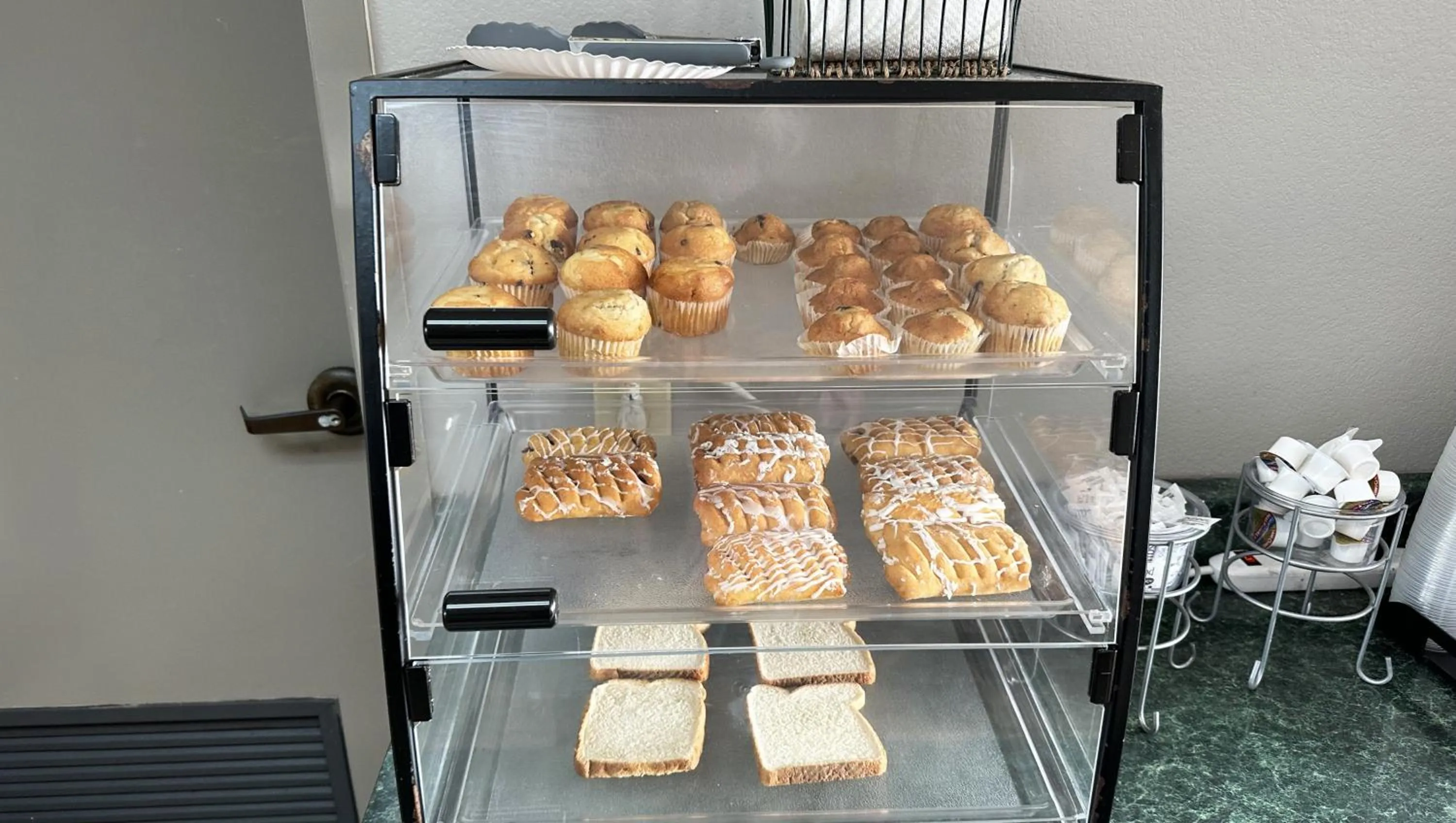 Buffet breakfast in Super Inn & Suites Philadelphia