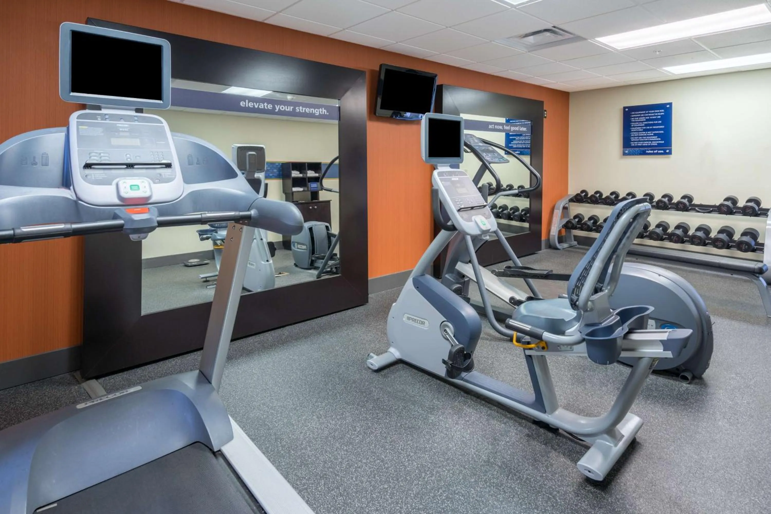 Fitness centre/facilities in Hampton Inn Middletown