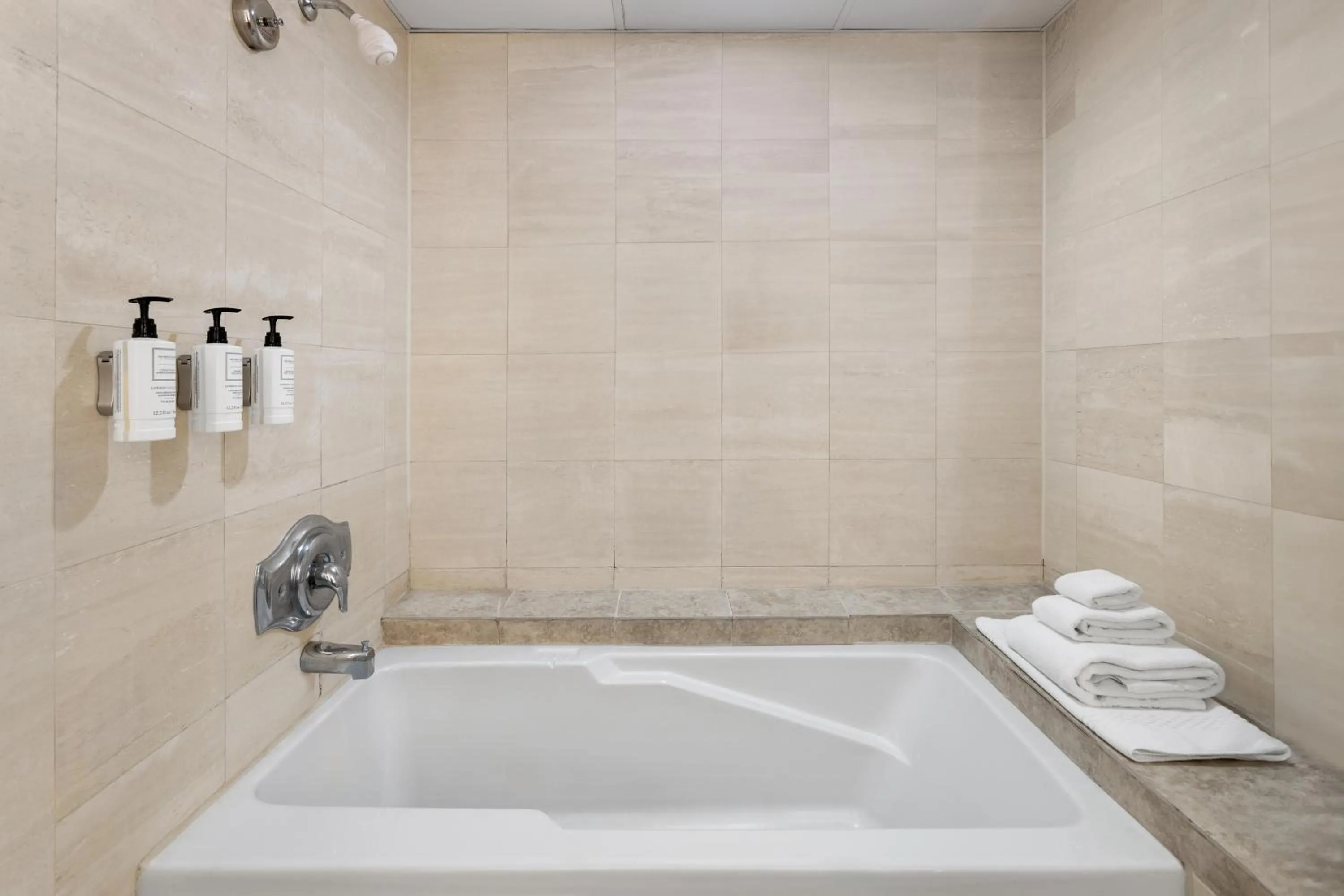 Bath in Coconut Malorie Resort Ocean City, Ascend Collection Hotel