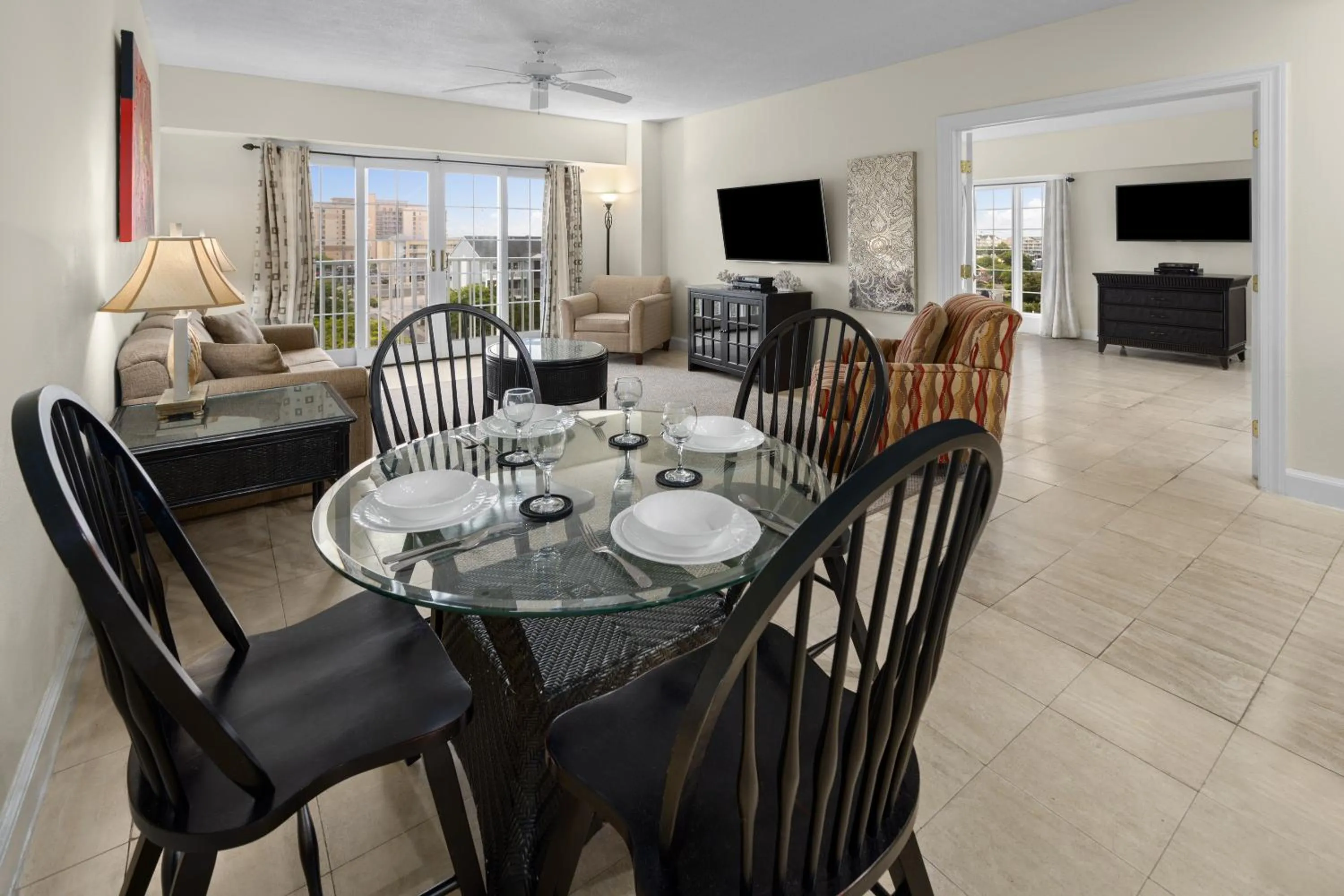 Living room in Coconut Malorie Resort Ocean City, Ascend Collection Hotel