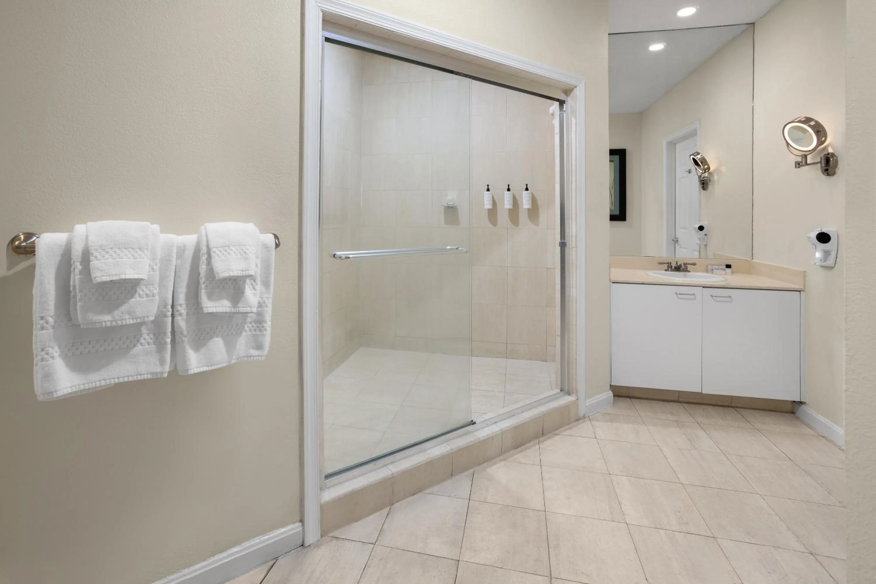 Shower in Coconut Malorie Resort Ocean City, Ascend Collection Hotel