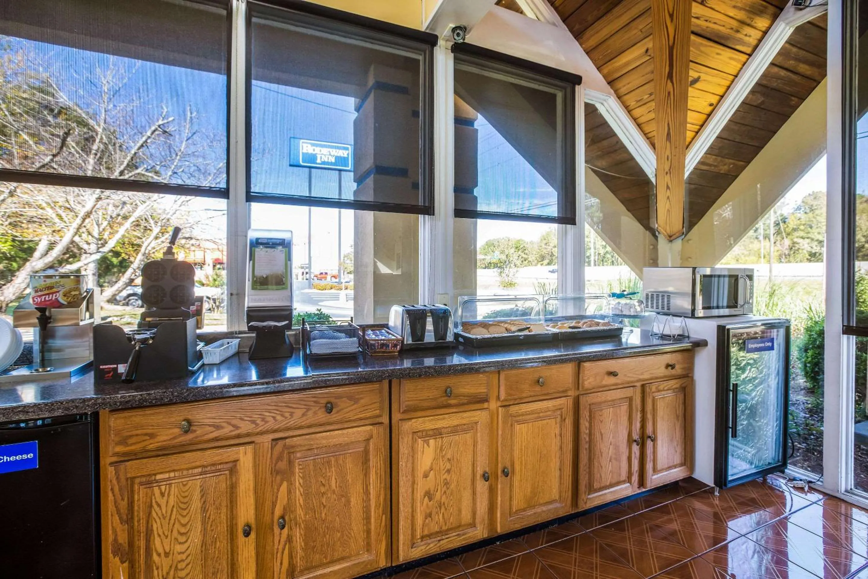 Restaurant/places to eat in Super 8 by Wyndham Macon GA