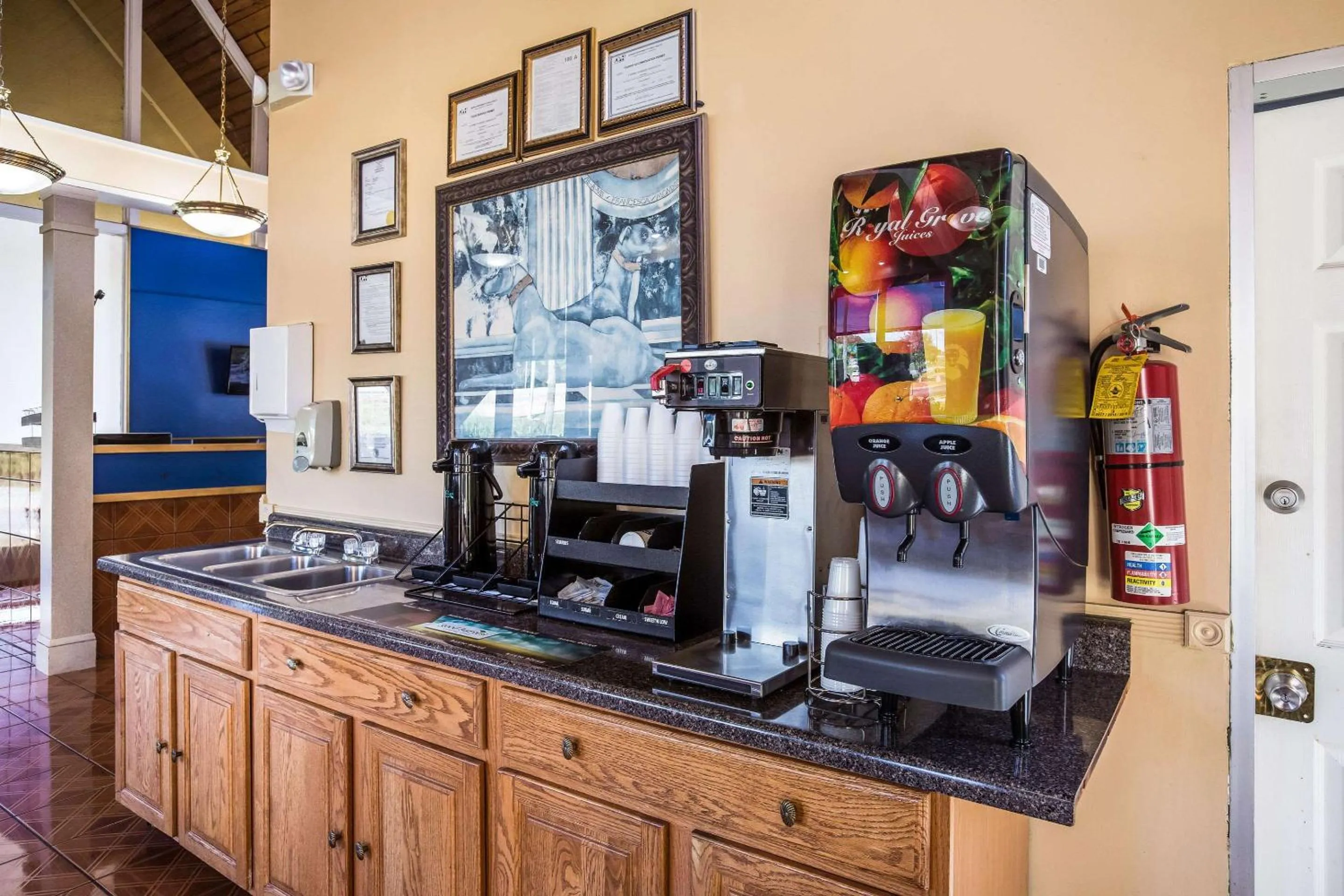 Restaurant/places to eat in Super 8 by Wyndham Macon GA