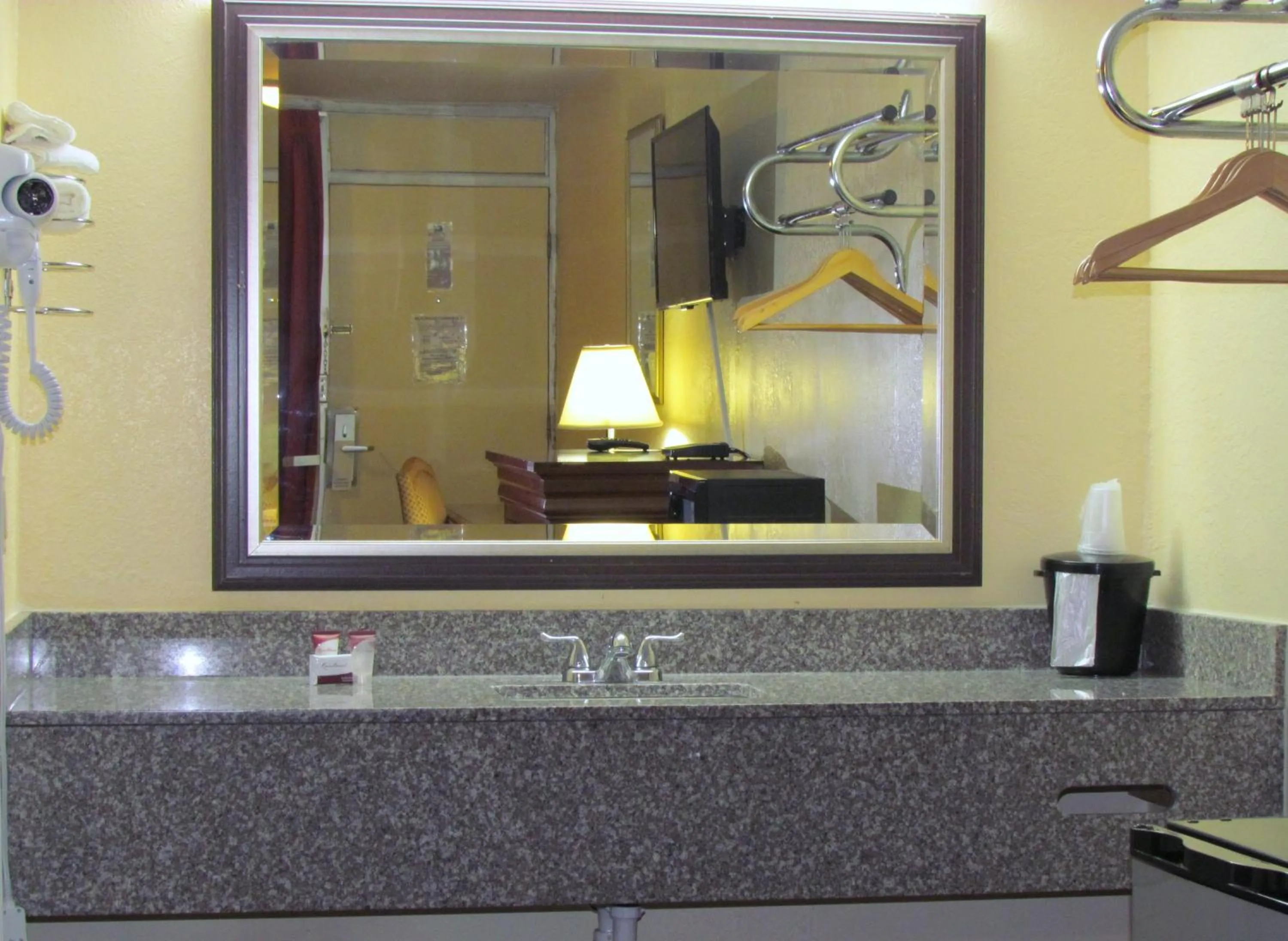 Bathroom in Red Carpet Inn - Augusta