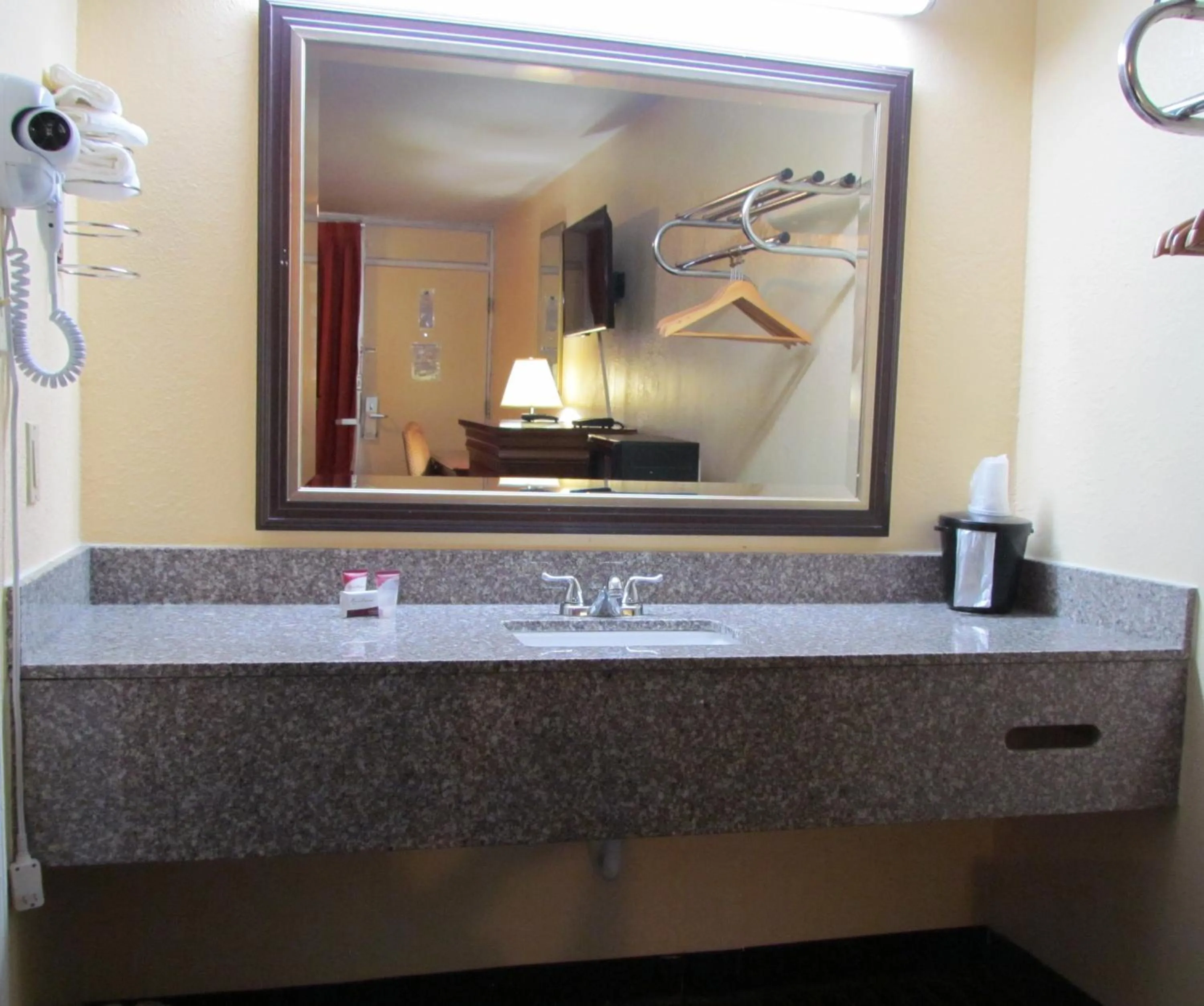 Bathroom in Red Carpet Inn - Augusta