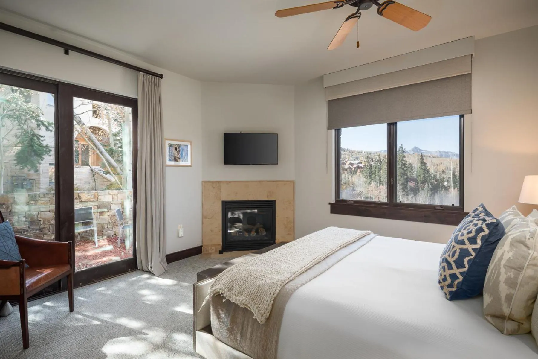 Bedroom, Bed in Lumiere by Dunton