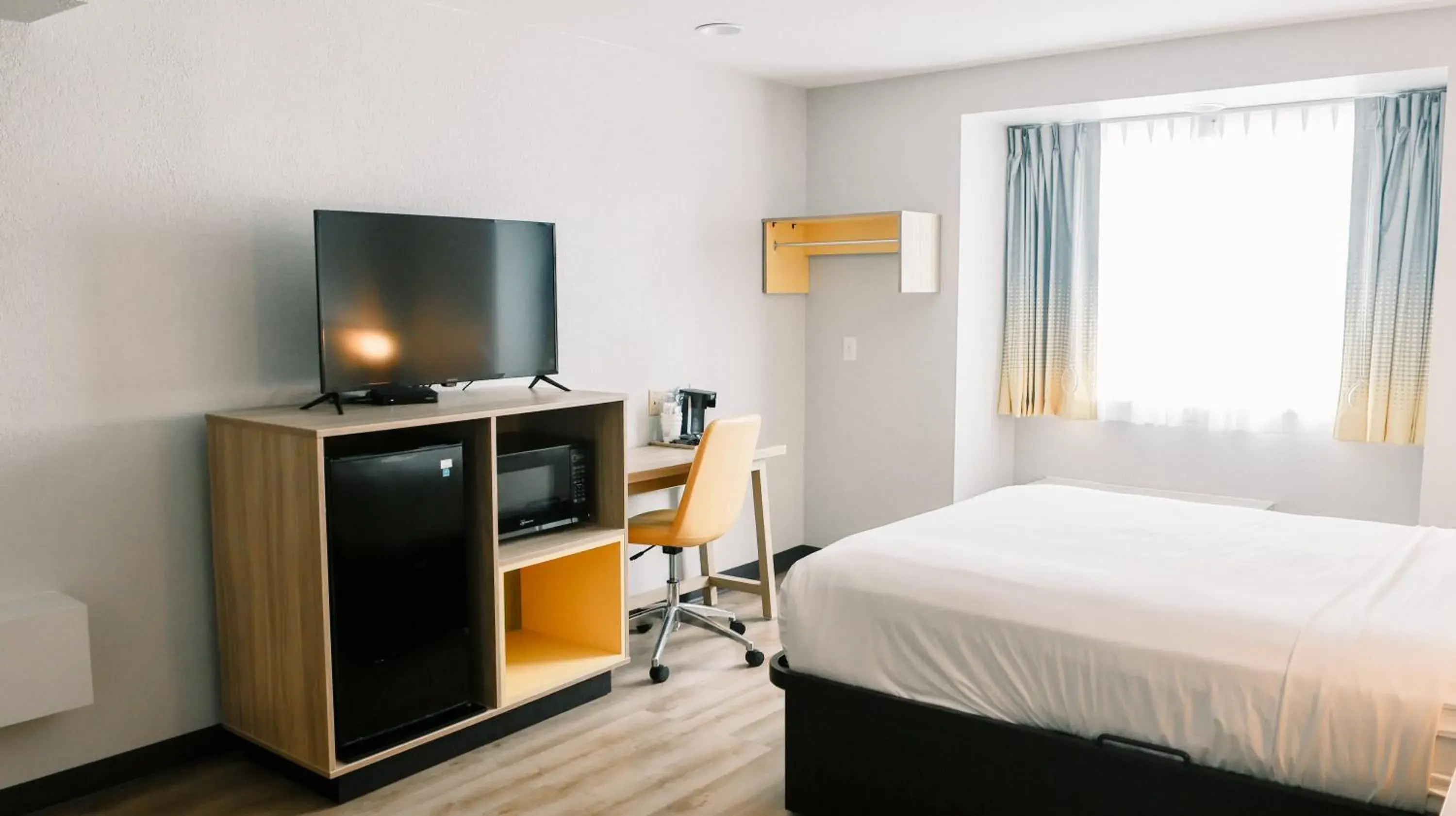 Queen Studio Suite - Mobility Access/Non-Smoking in Microtel Inn & Suites by Wyndham Gulf Shores Queen Studio Suite - Mobility Access/Non-Smoking in Microtel Inn & Suites by Wyndham Gulf Shores