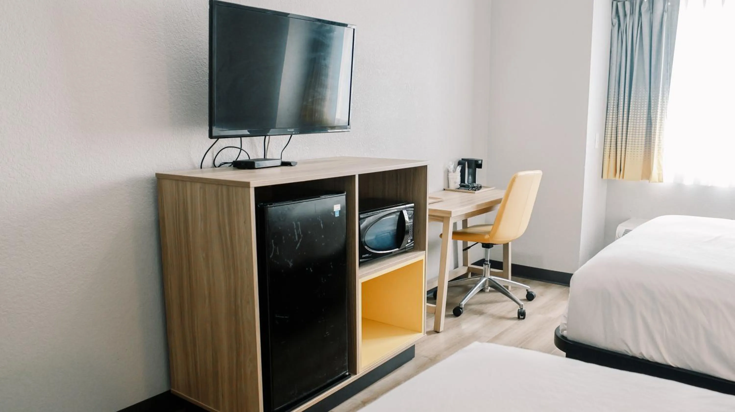 Bedroom, Bed in Microtel Inn & Suites by Wyndham Gulf Shores