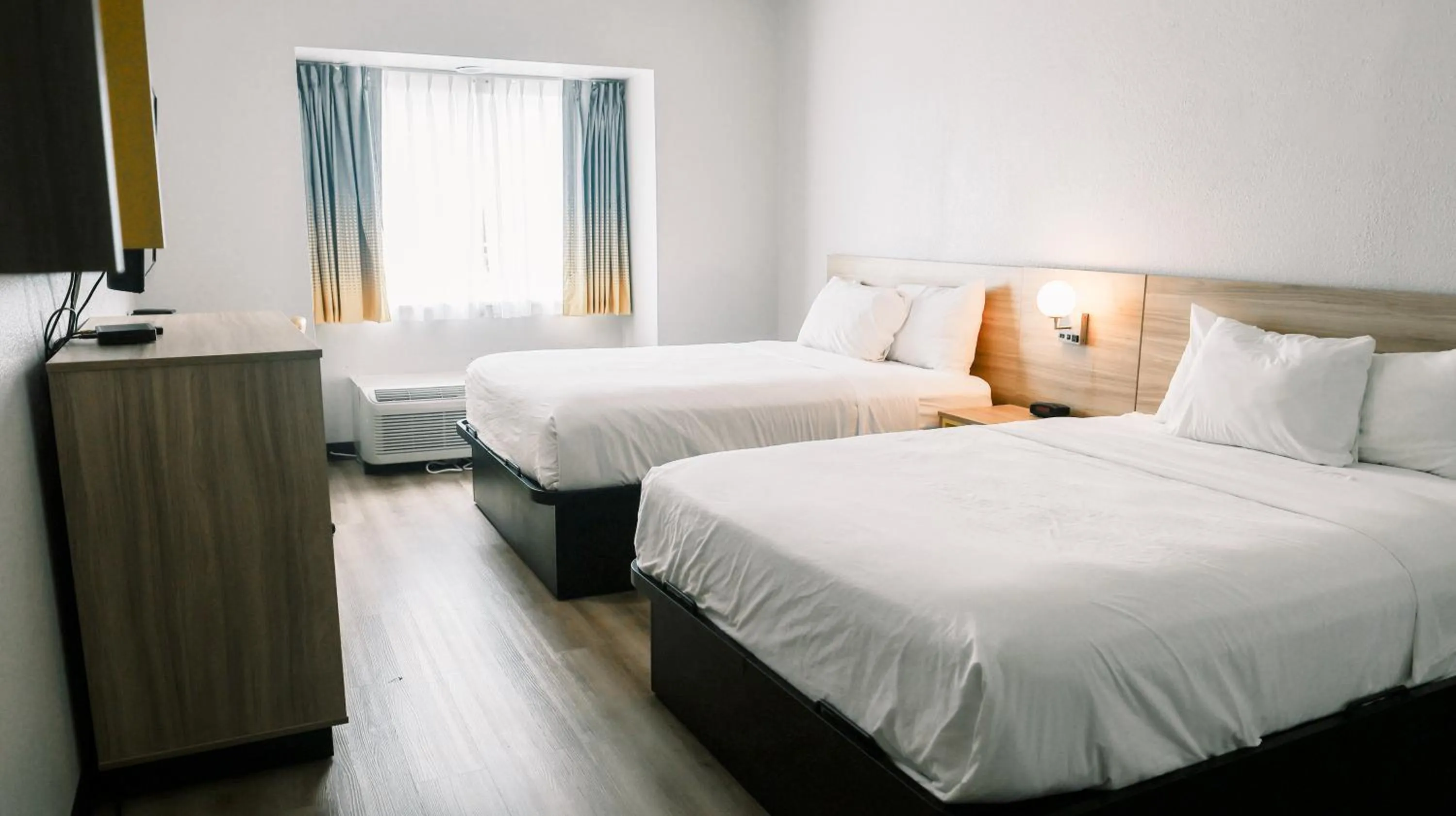 Bedroom, Bed in Microtel Inn & Suites by Wyndham Gulf Shores