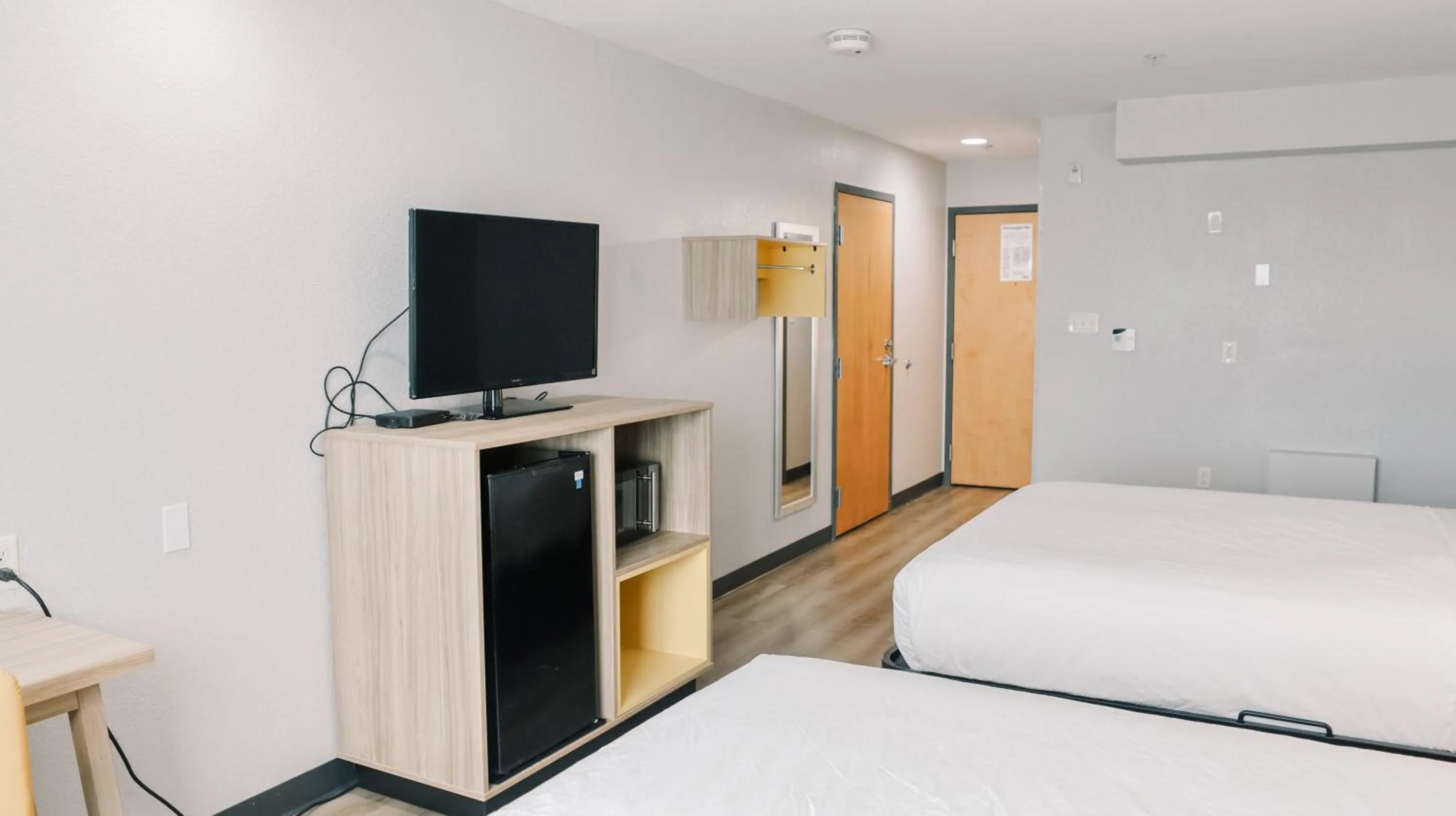 Bedroom, Bed in Microtel Inn & Suites by Wyndham Gulf Shores