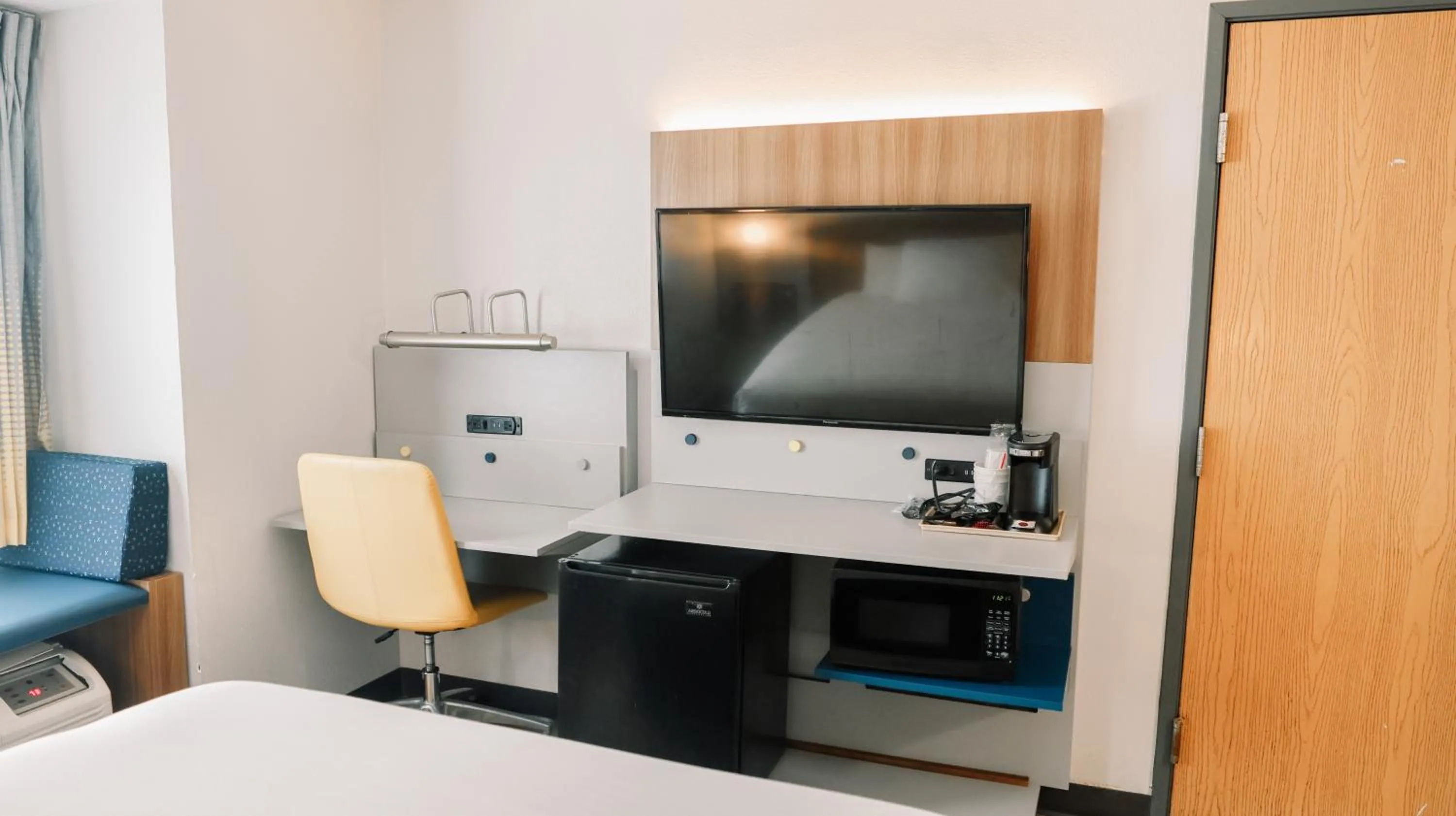 Bedroom, Bed in Microtel Inn & Suites by Wyndham Gulf Shores