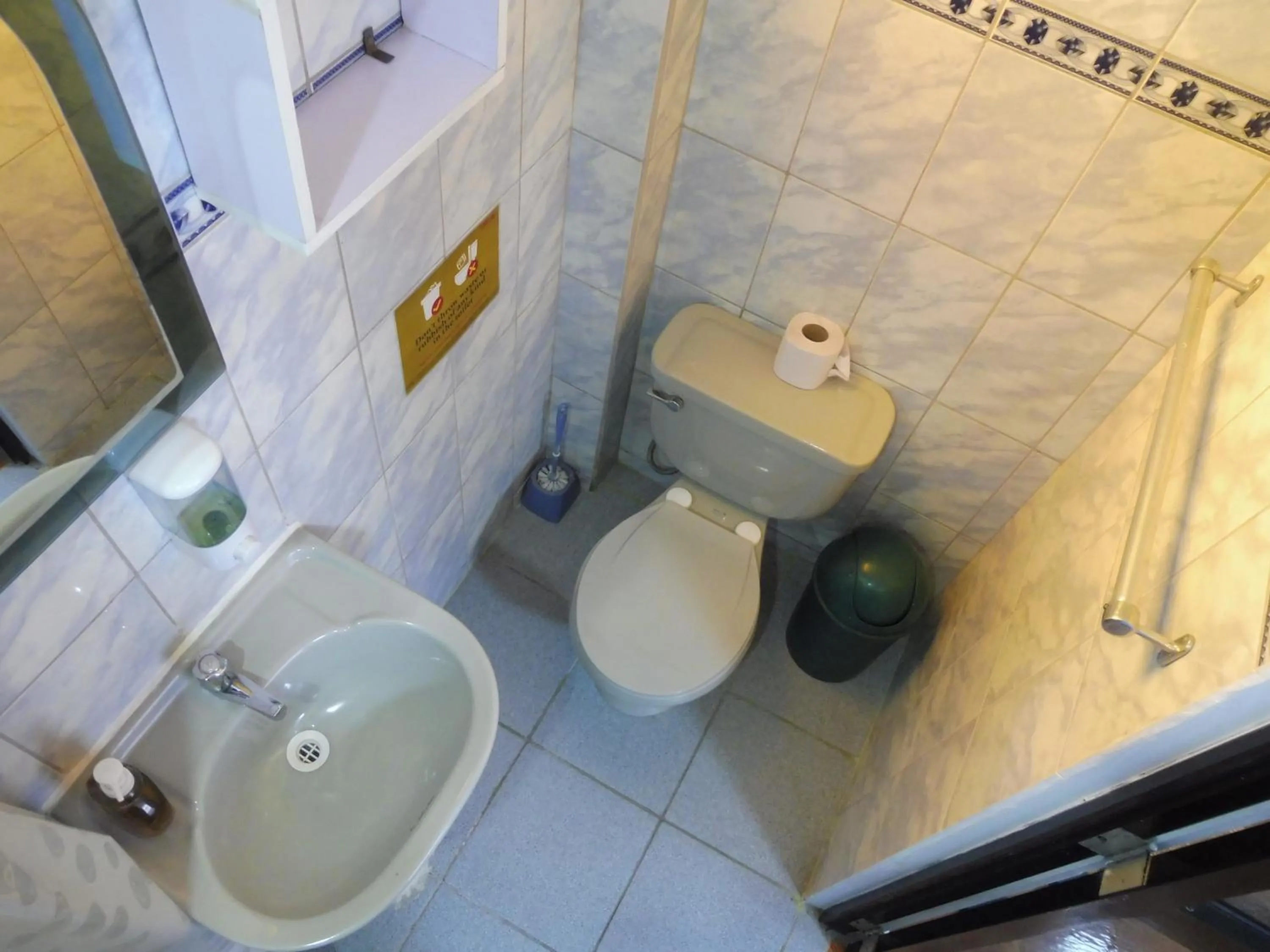 Bathroom in Paypurix Hostel Lima Airport