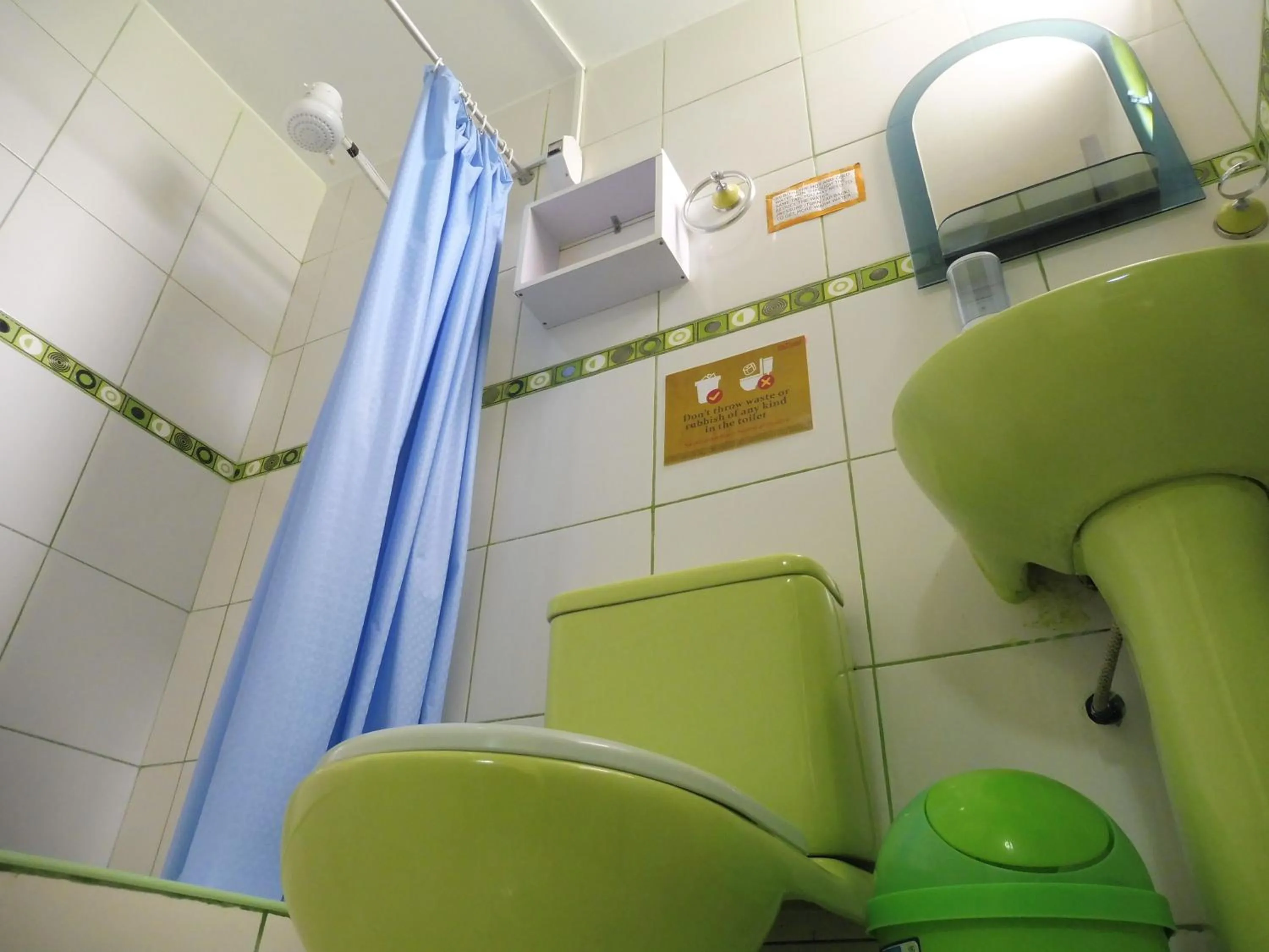 Shower in Paypurix Hostel Lima Airport