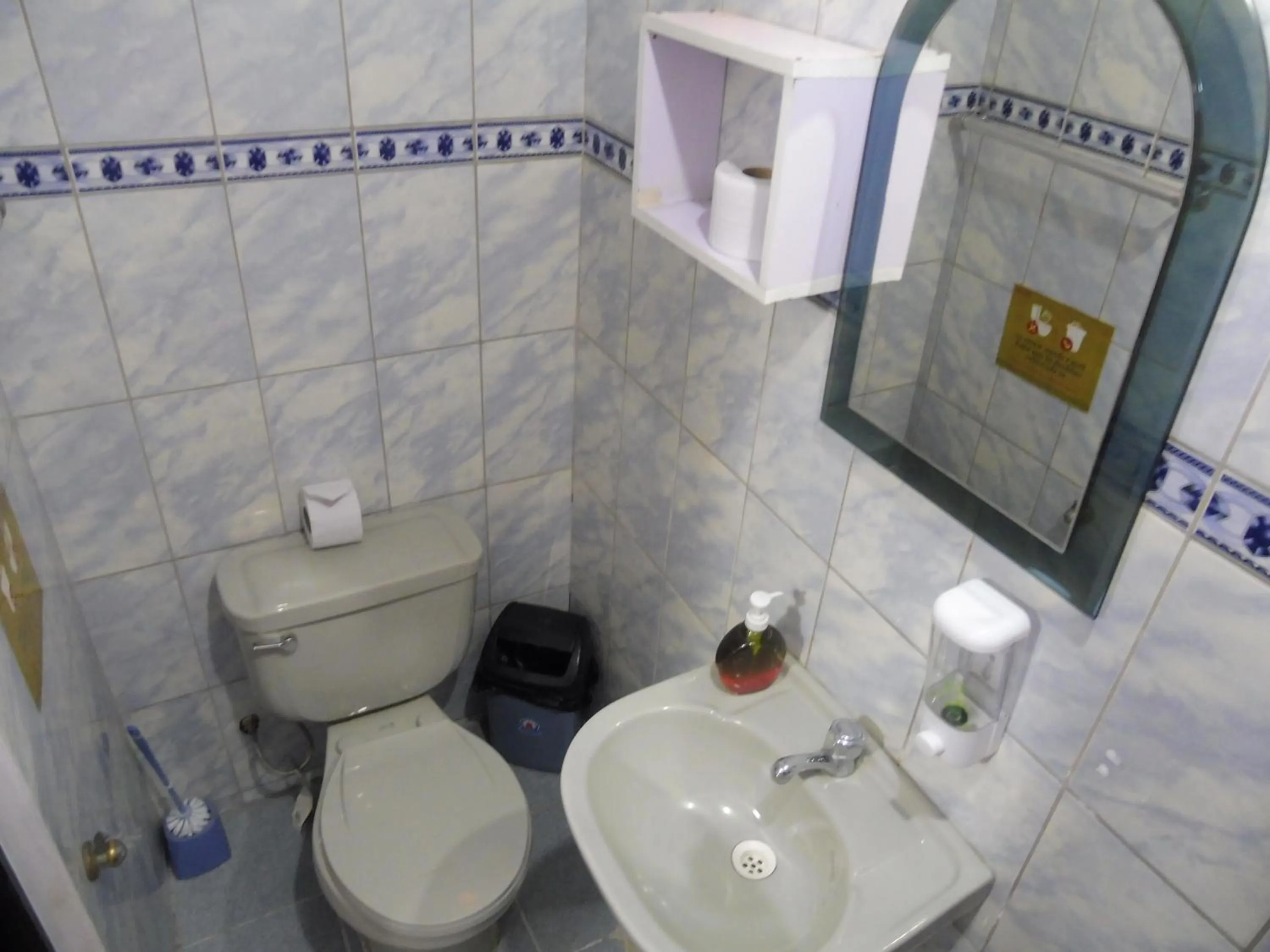 Toilet in Paypurix Hostel Lima Airport