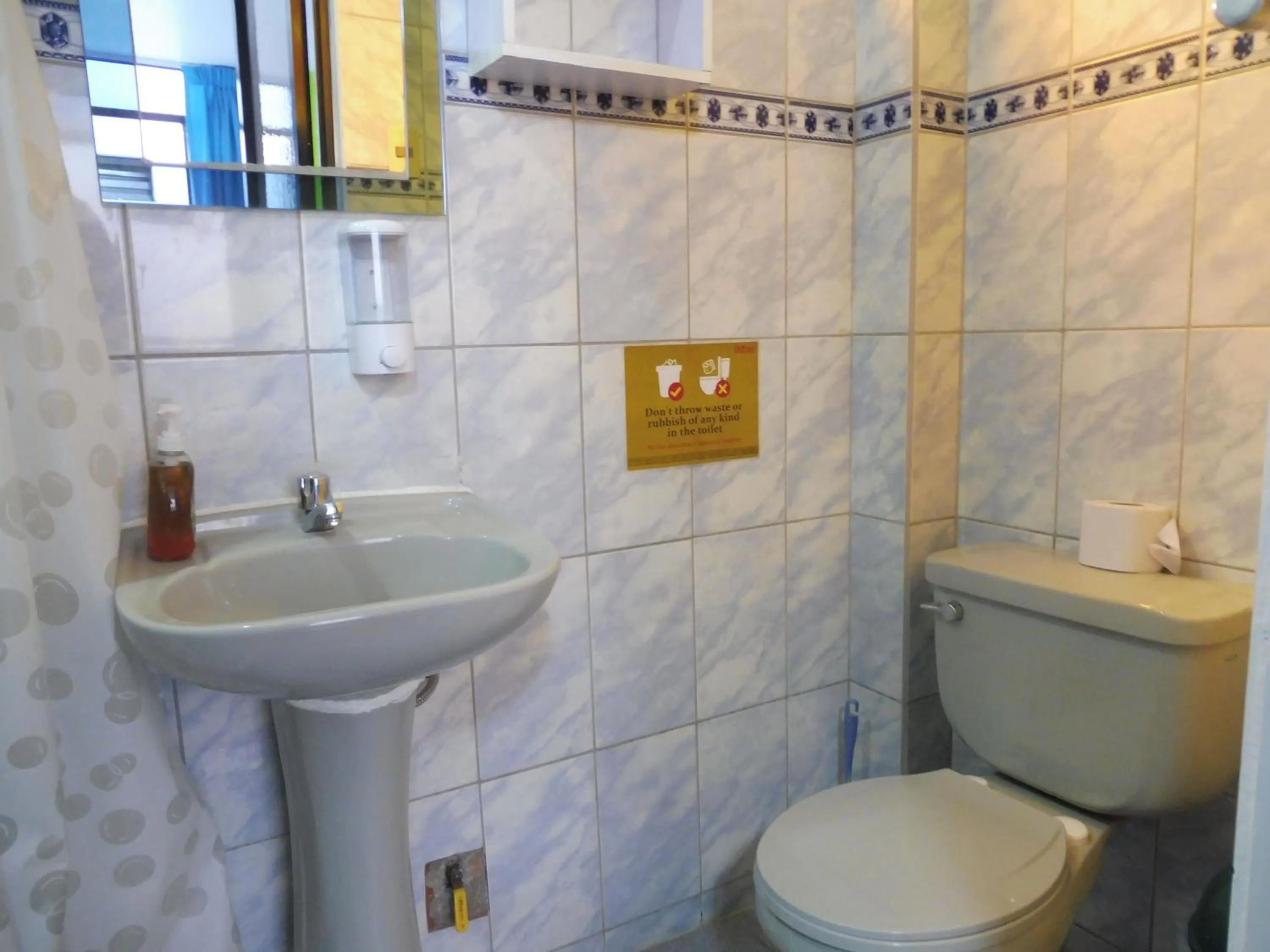 Bathroom in Paypurix Hostel Lima Airport