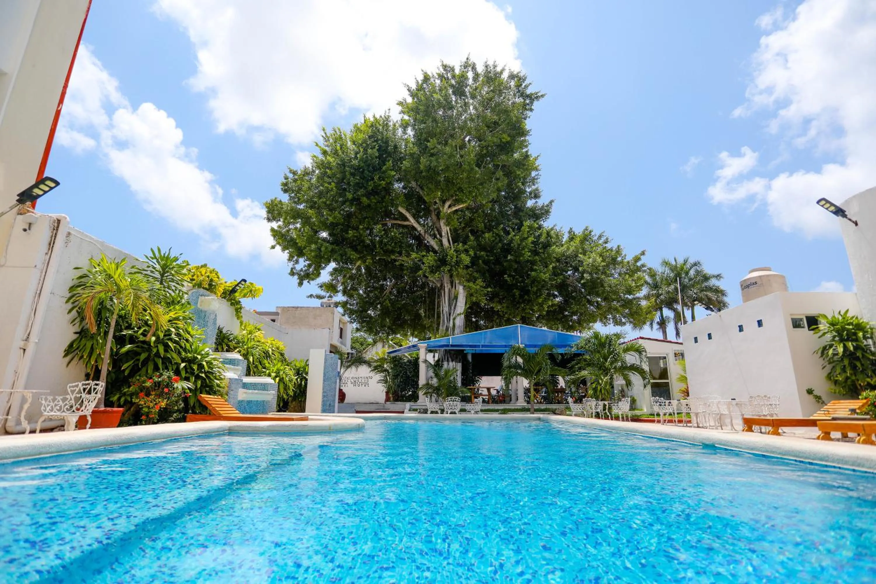 Swimming pool in Hotel Maria de Lourdes